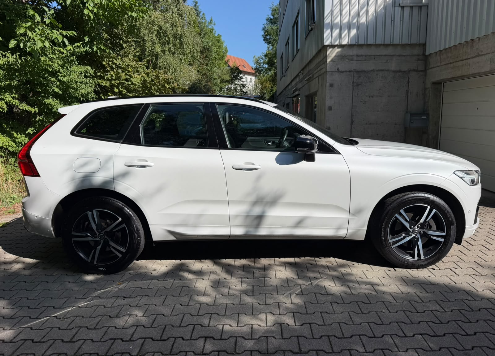 VOLVO XC60 B4 Diesel Mild Hybrid AWD R-Design Geartronic-image-5