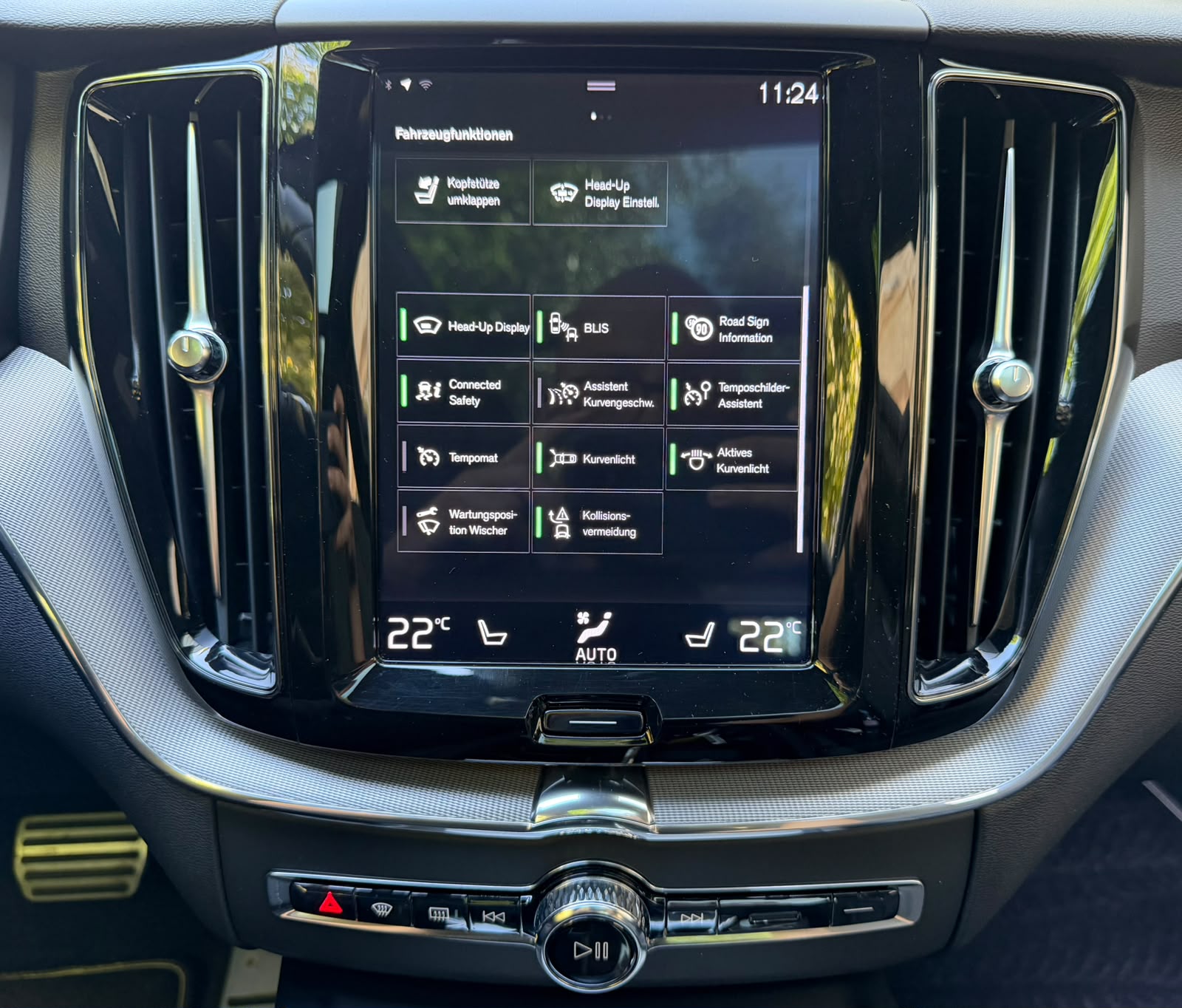 VOLVO XC60 B4 Diesel Mild Hybrid AWD R-Design Geartronic-image-28