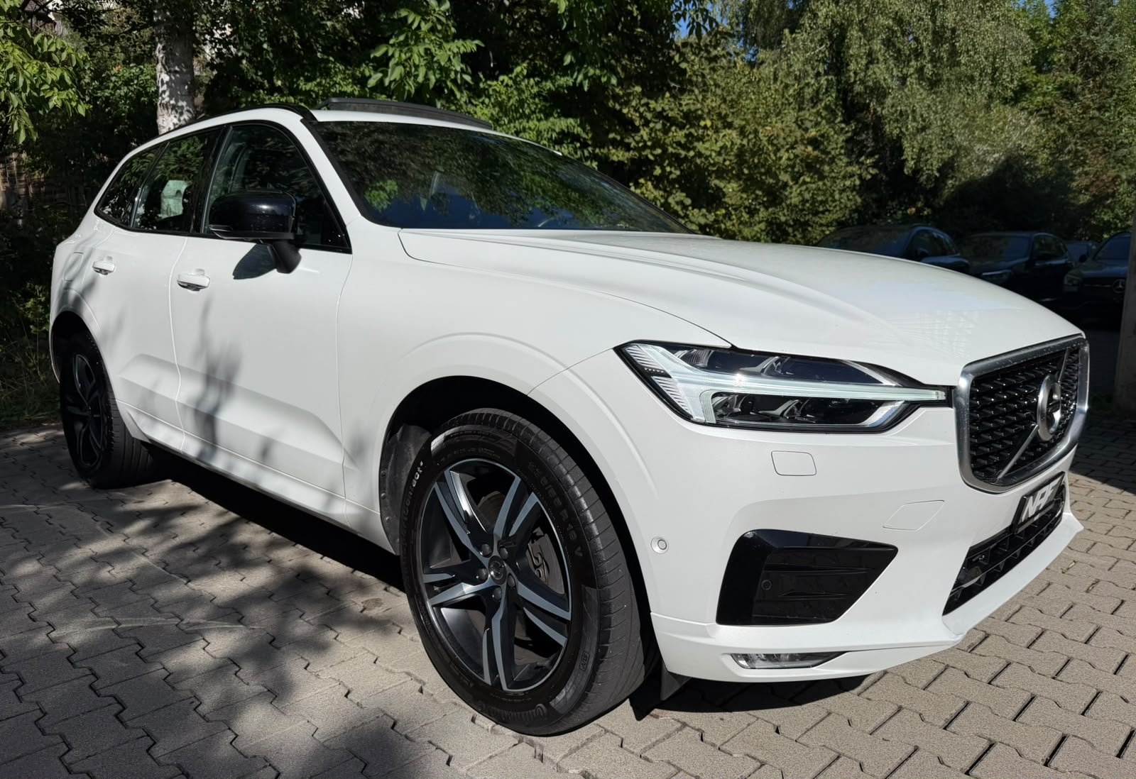 VOLVO XC60 B4 Diesel Mild Hybrid AWD R-Design Geartronic-image-6