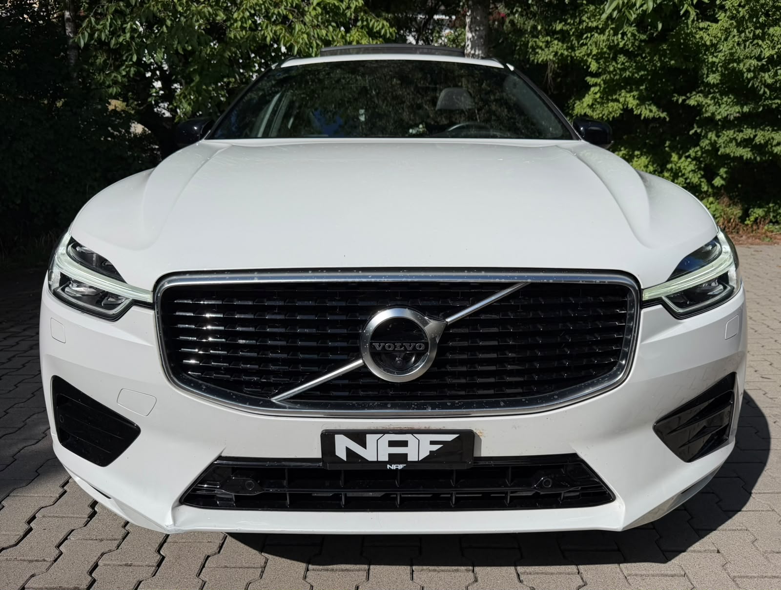 VOLVO XC60 B4 Diesel Mild Hybrid AWD R-Design Geartronic-image-7
