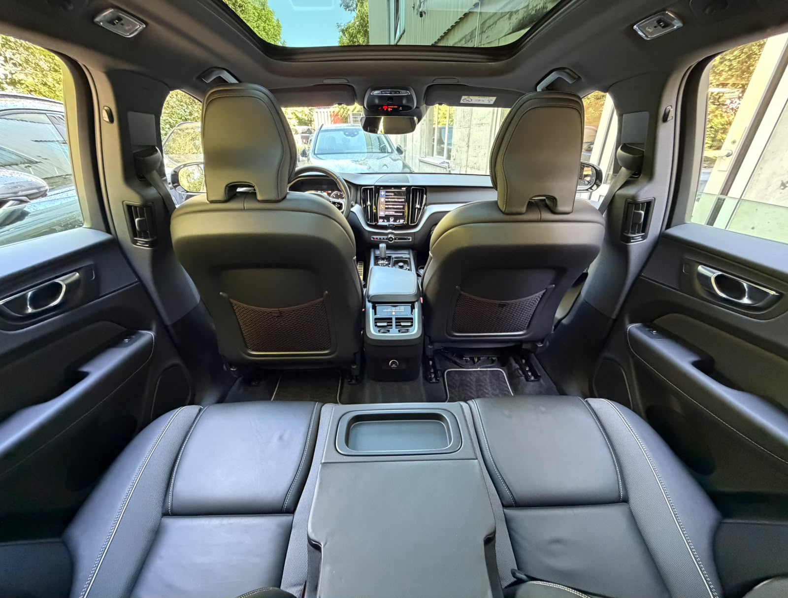 VOLVO XC60 B4 Diesel Mild Hybrid AWD R-Design Geartronic-image-21
