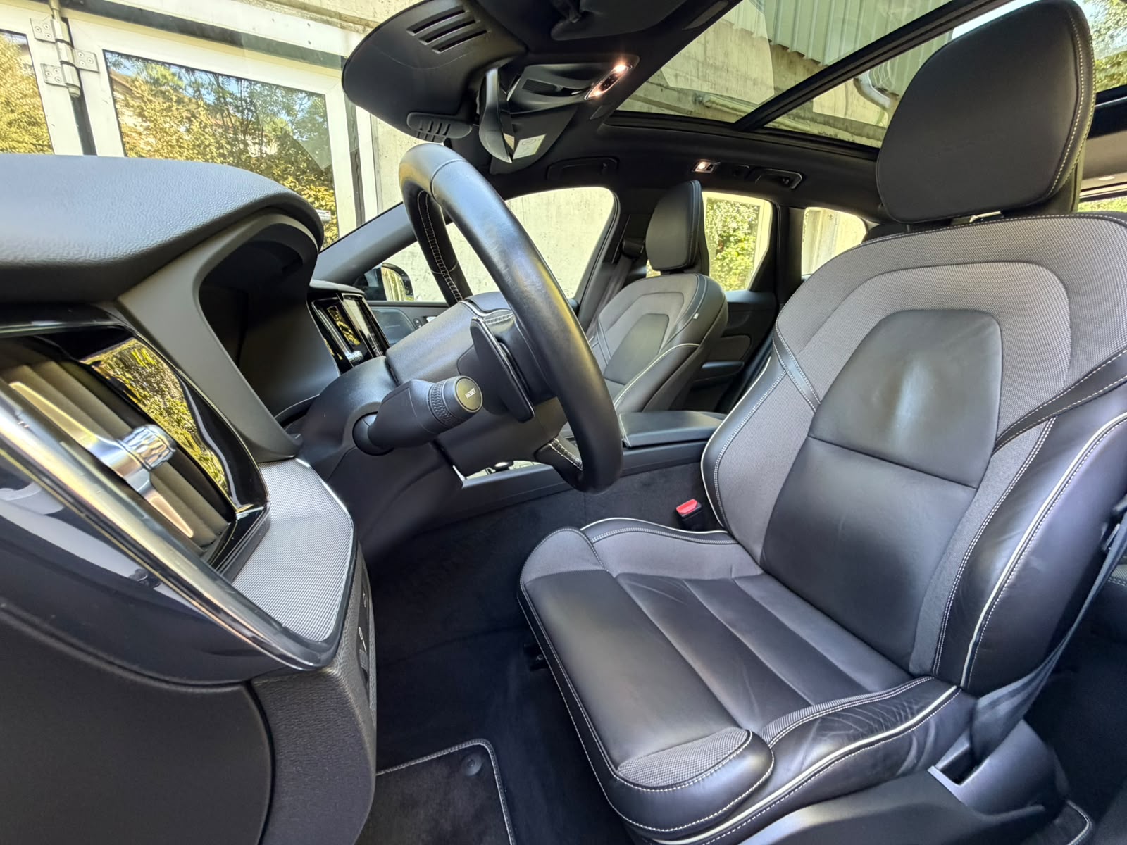 VOLVO XC60 B4 Diesel Mild Hybrid AWD R-Design Geartronic-image-12