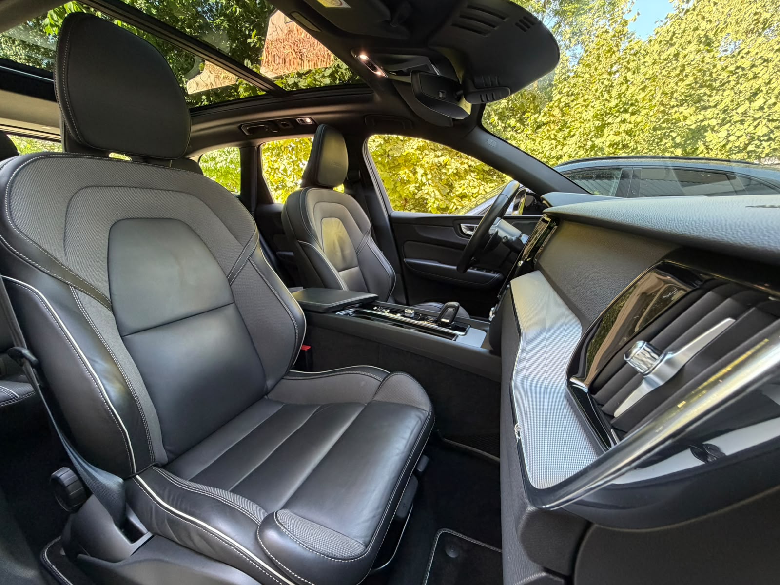 VOLVO XC60 B4 Diesel Mild Hybrid AWD R-Design Geartronic-image-20