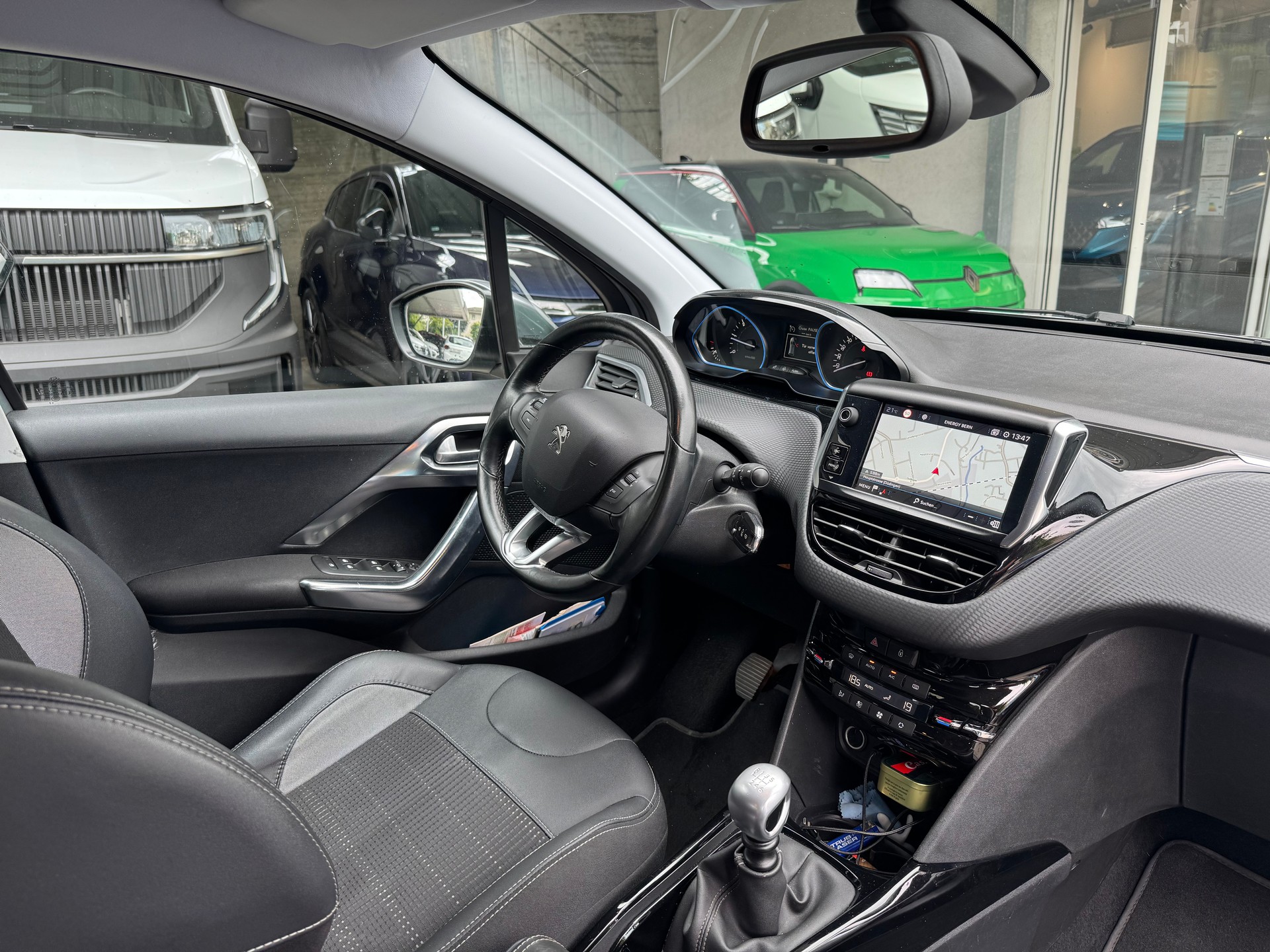 PEUGEOT 2008 1.6 BlueHDi Allure-image-8