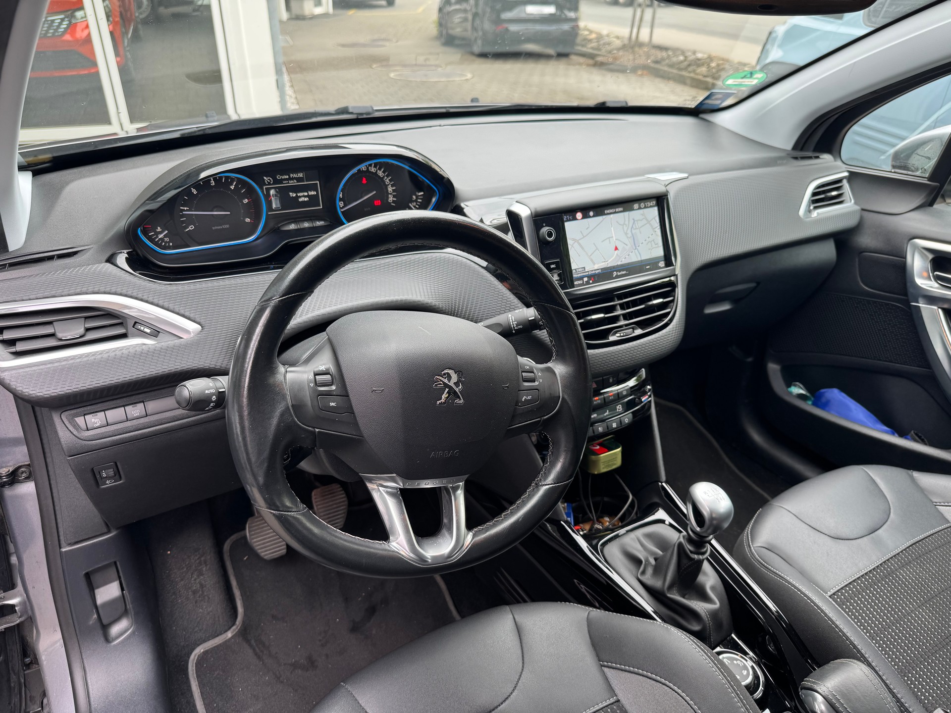 PEUGEOT 2008 1.6 BlueHDi Allure-image-7