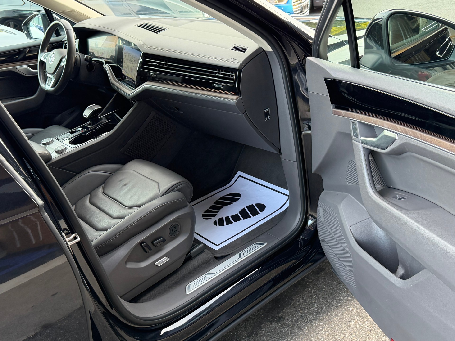 VW Touareg 3.0 TDI Atmosphere Tiptronic Frisch MFK und Service-image-9
