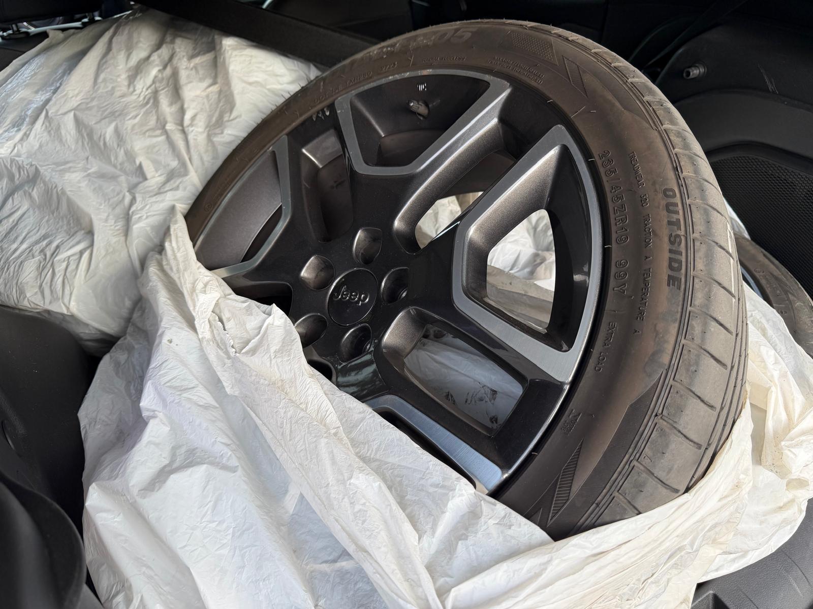 JEEP Renegade 1.3 Turbo Limited AWD-image-15