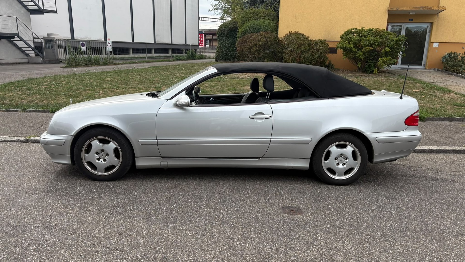 MERCEDES-BENZ CLK 320 Elégance Automatic-image-3