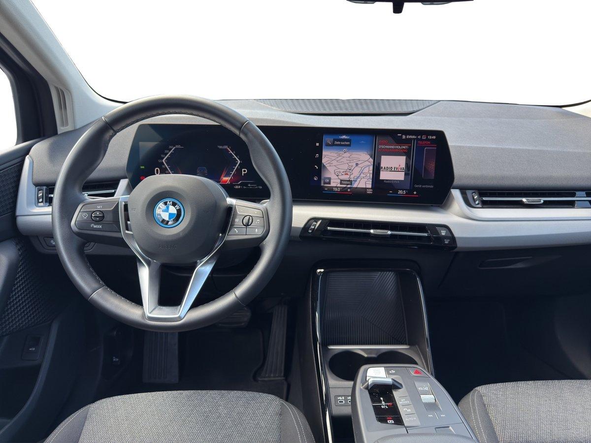 BMW 225e xDrive Active Tourer-image-11