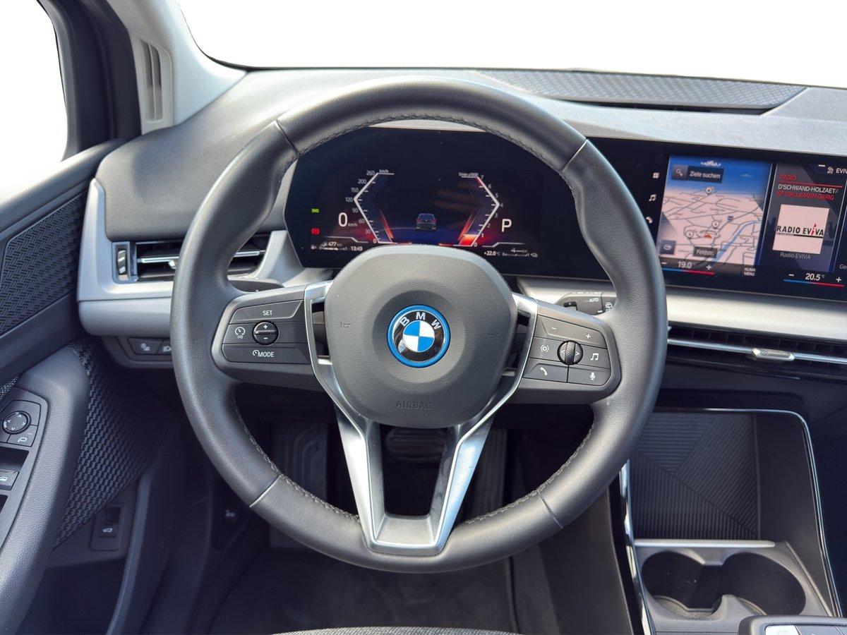 BMW 225e xDrive Active Tourer-image-10