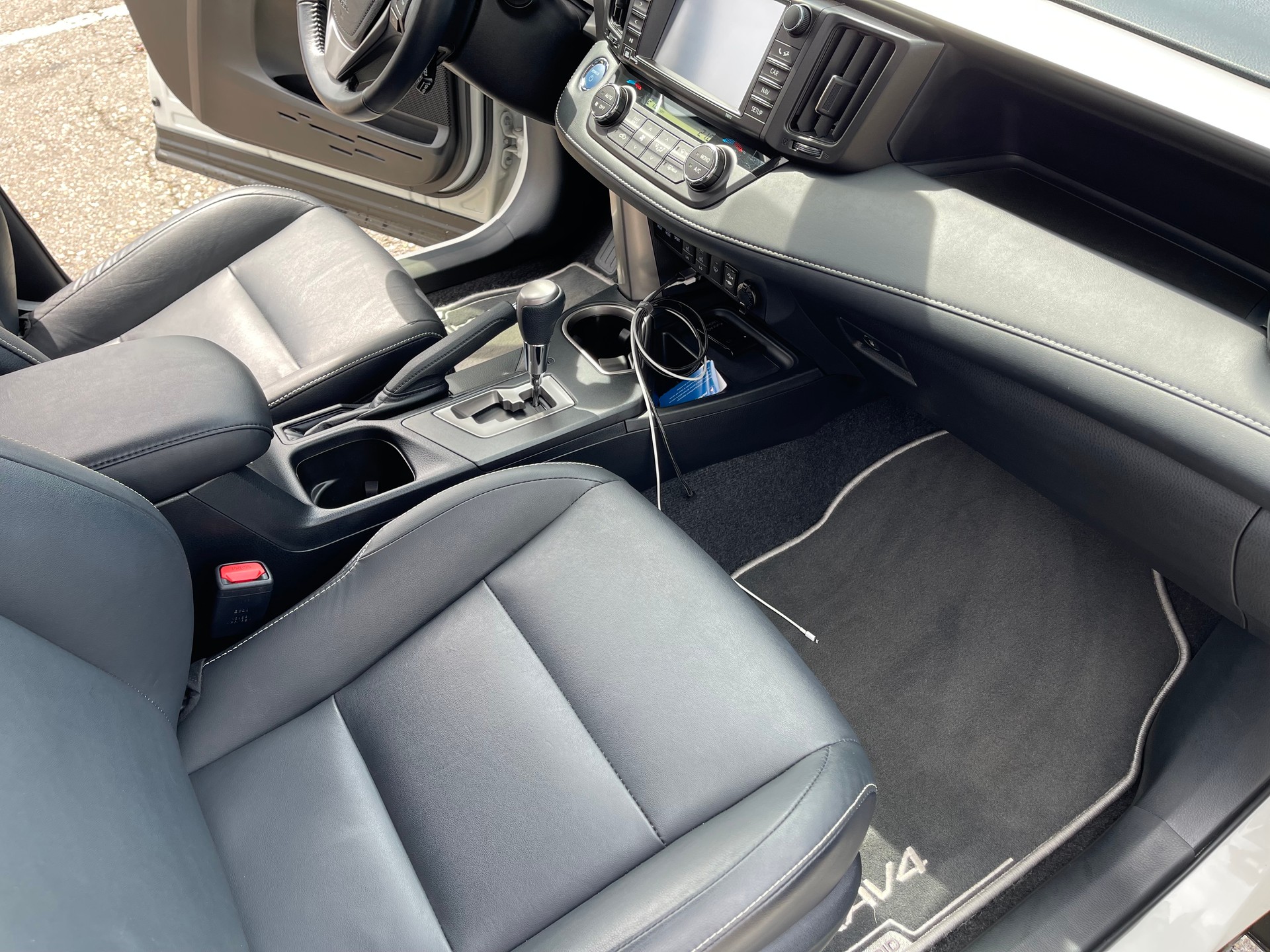 TOYOTA 2.5 HSD Premium-image-4