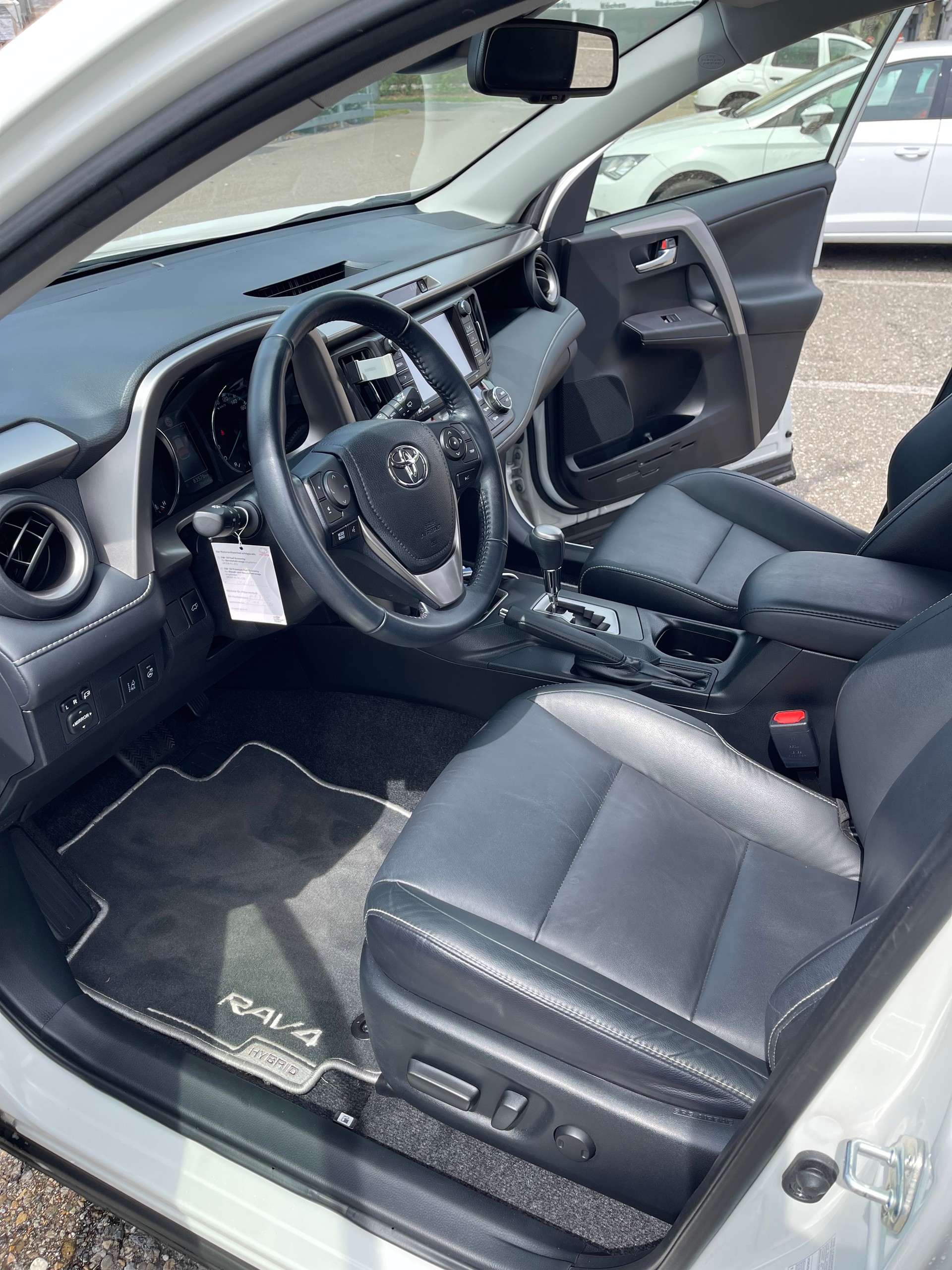 TOYOTA 2.5 HSD Premium-image-3