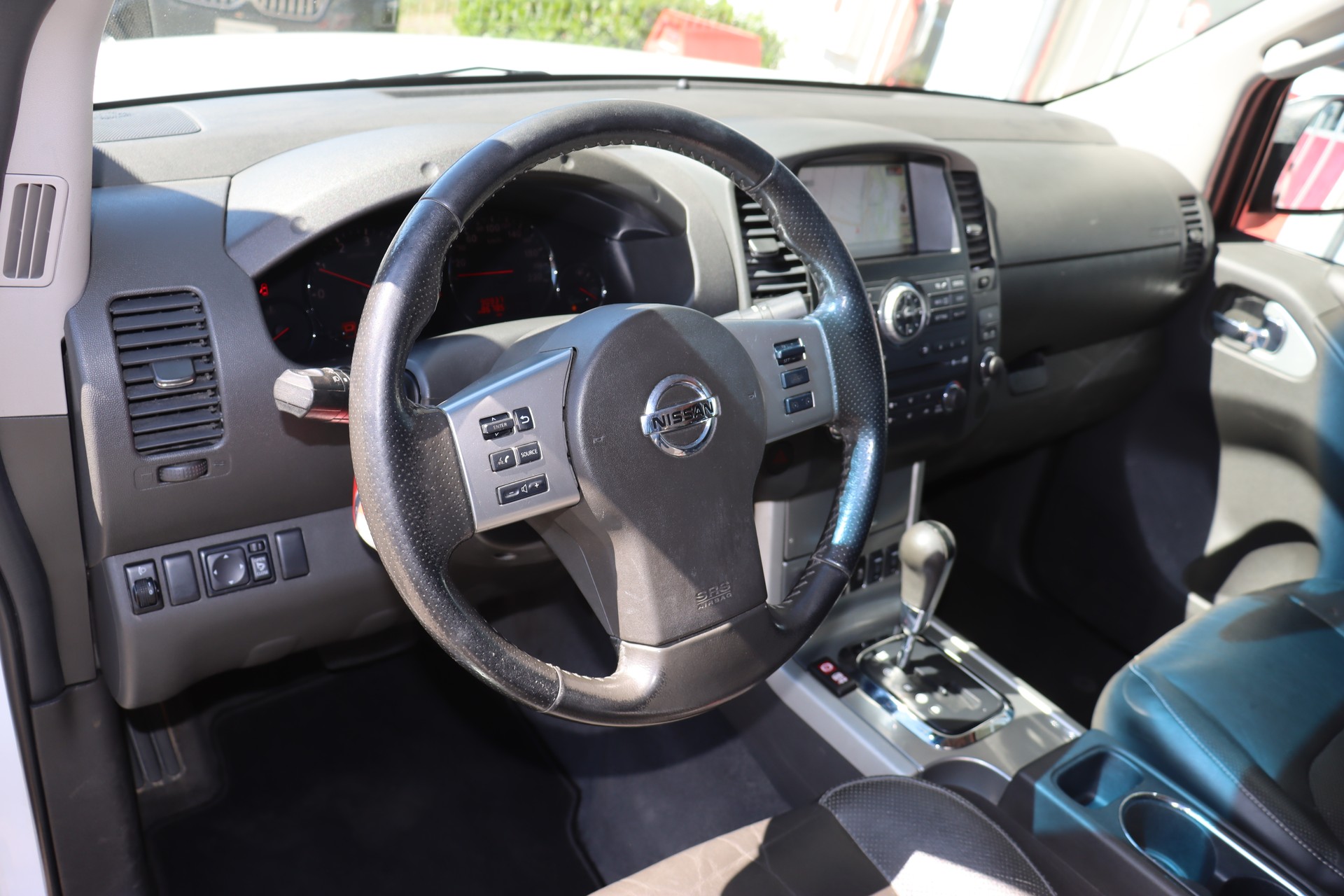 NISSAN Navara V6 Double Cab LE 3.0 dCi 4WD LB Automat-image-12