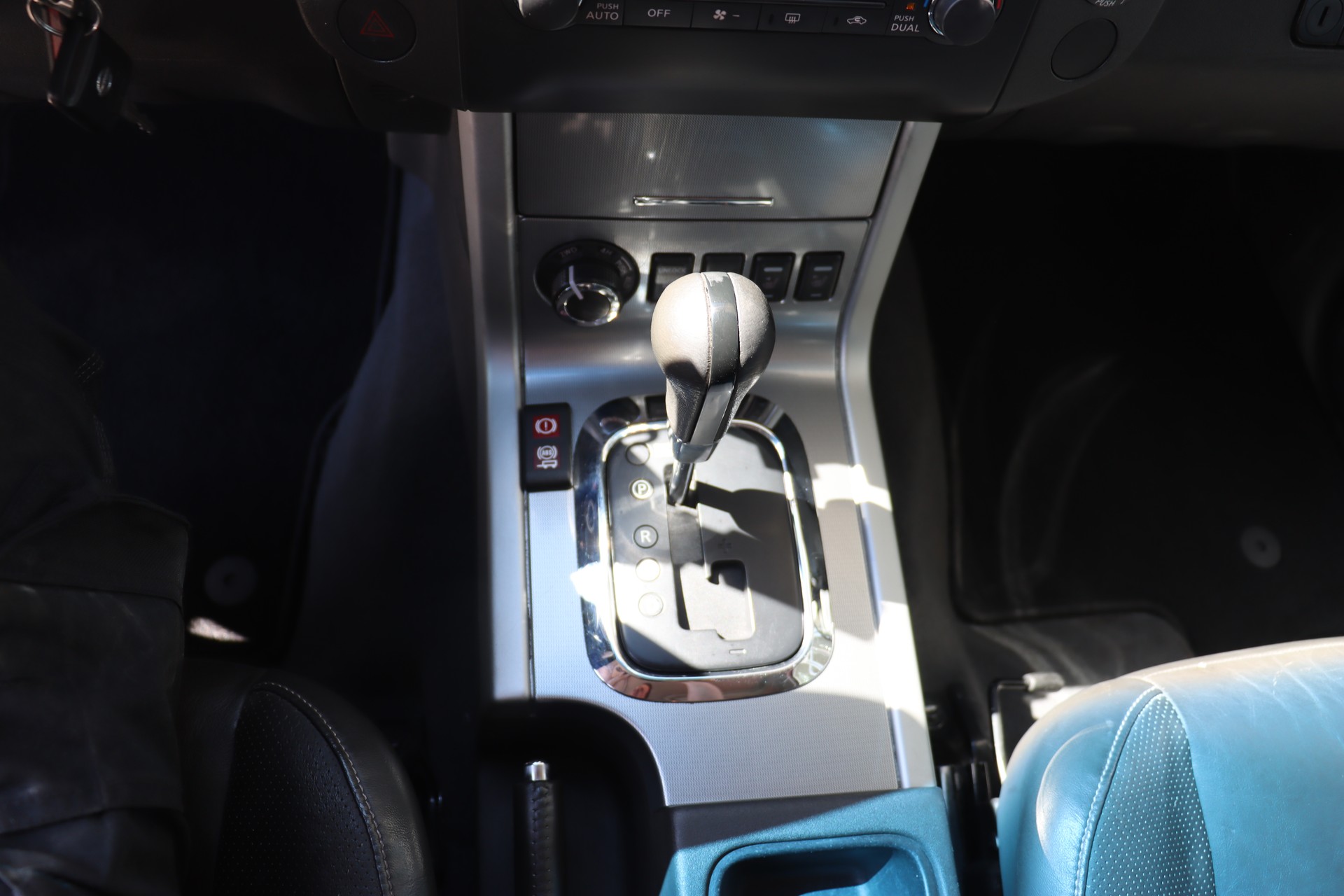 NISSAN Navara V6 Double Cab LE 3.0 dCi 4WD LB Automat-image-14