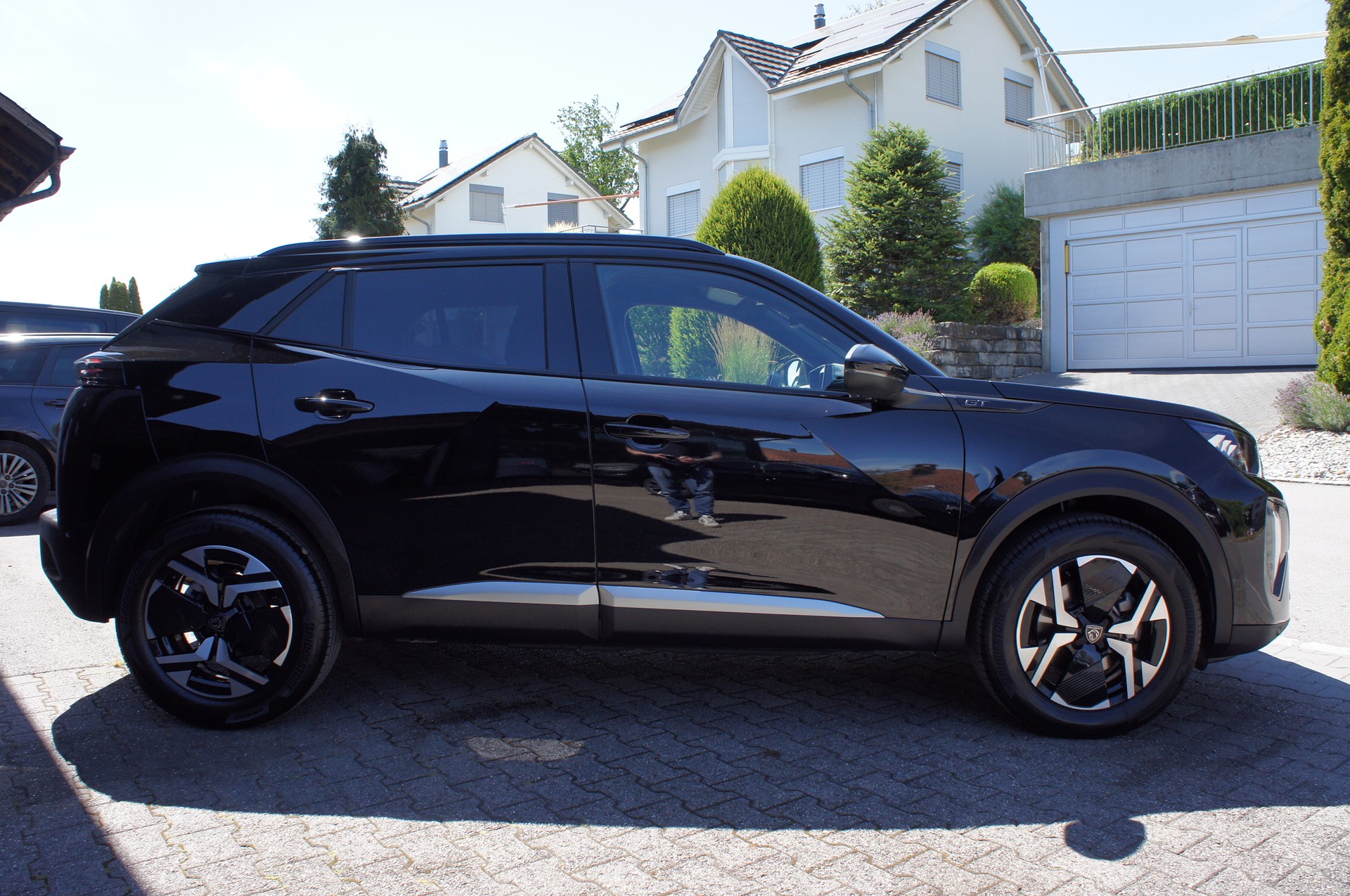 PEUGEOT 2008 1.2 145 MHEV GT-image-4