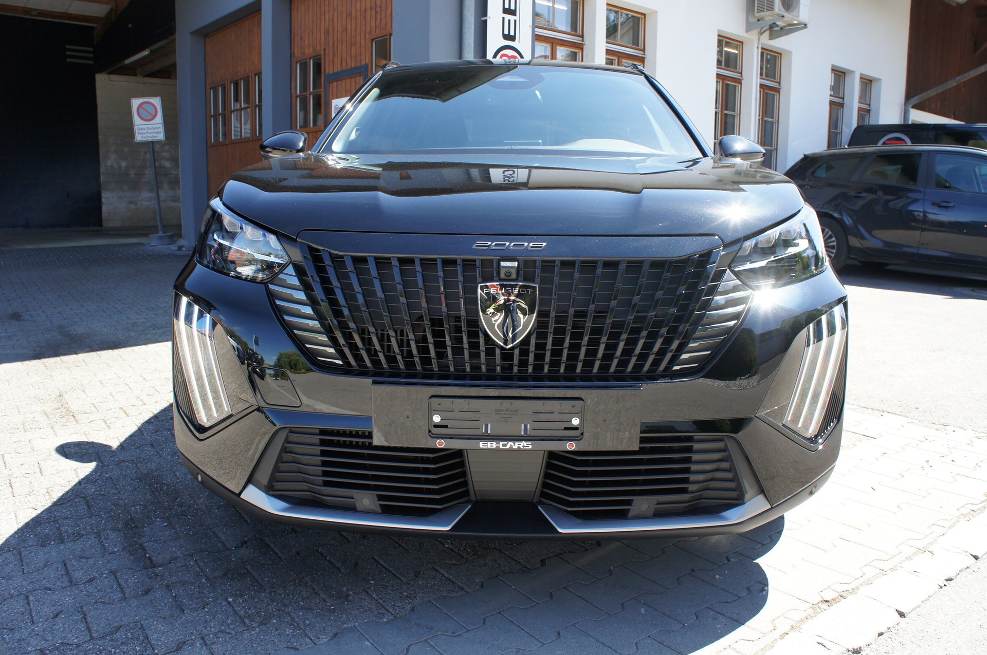 PEUGEOT 2008 1.2 145 MHEV GT-image-6