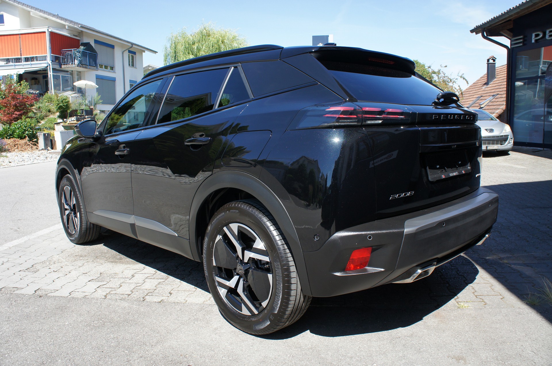 PEUGEOT 2008 1.2 145 MHEV GT-image-2