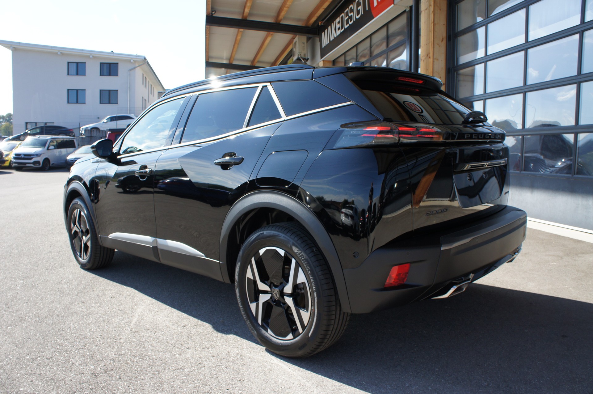 PEUGEOT 2008 1.2 145 MHEV GT-showroom-element-2
