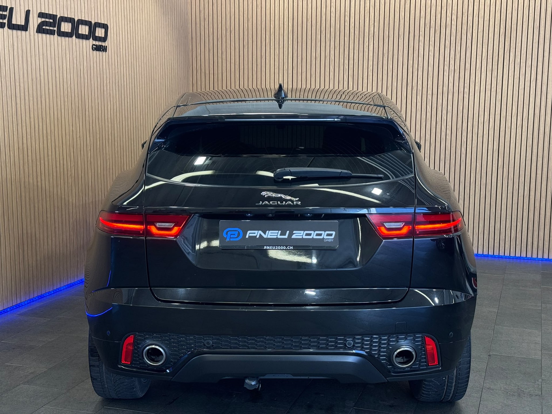 JAGUAR E-Pace 2.0d D240 R-Dynamic HSE AWD Automatik-image-6
