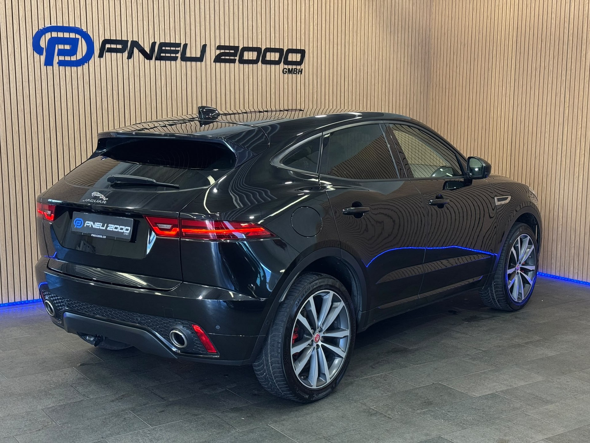 JAGUAR E-Pace 2.0d D240 R-Dynamic HSE AWD Automatik-image-5
