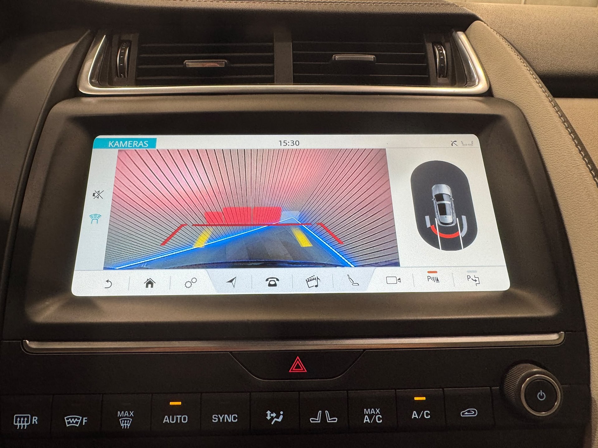 JAGUAR E-Pace 2.0d D240 R-Dynamic HSE AWD Automatik-image-20
