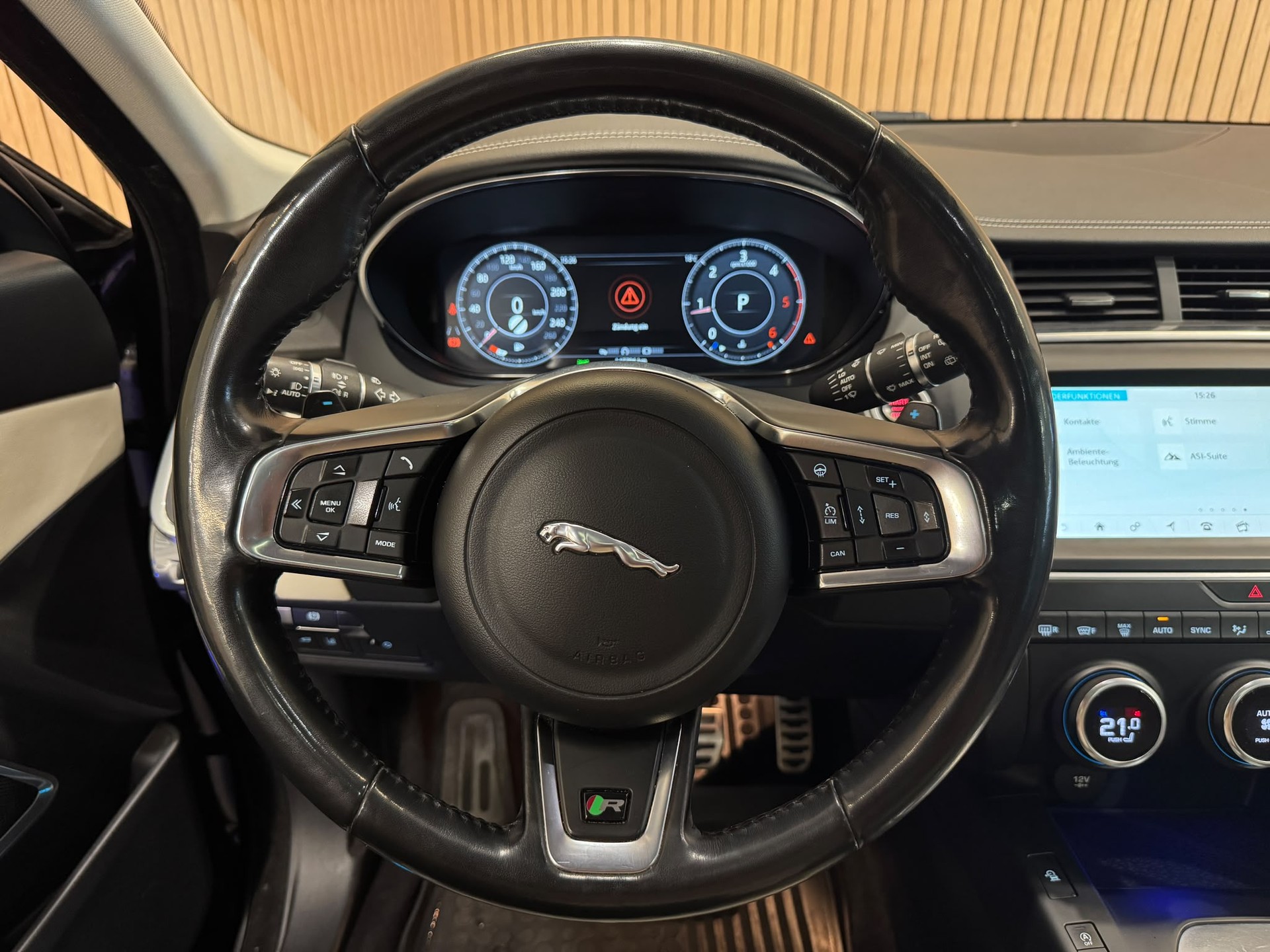 JAGUAR E-Pace 2.0d D240 R-Dynamic HSE AWD Automatik-image-11
