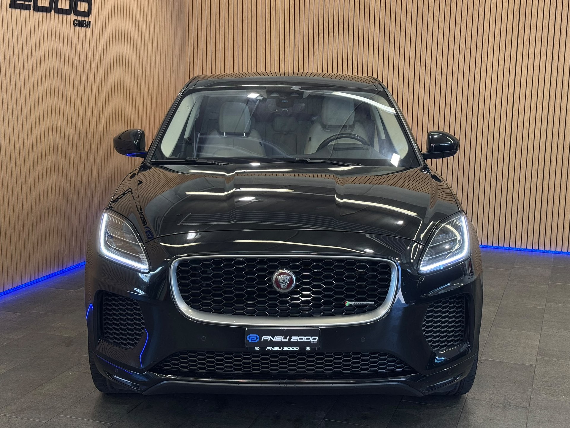 JAGUAR E-Pace 2.0d D240 R-Dynamic HSE AWD Automatik-image-1