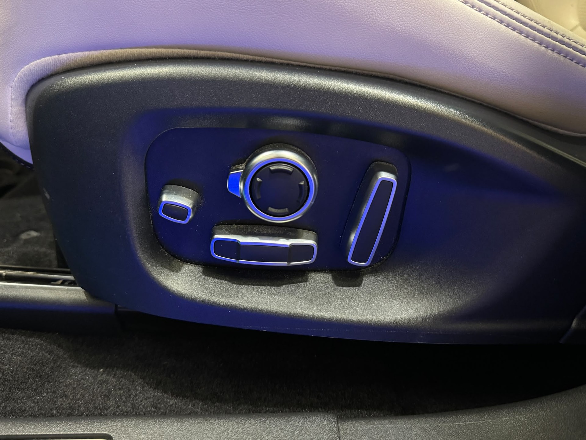 JAGUAR E-Pace 2.0d D240 R-Dynamic HSE AWD Automatik-image-24