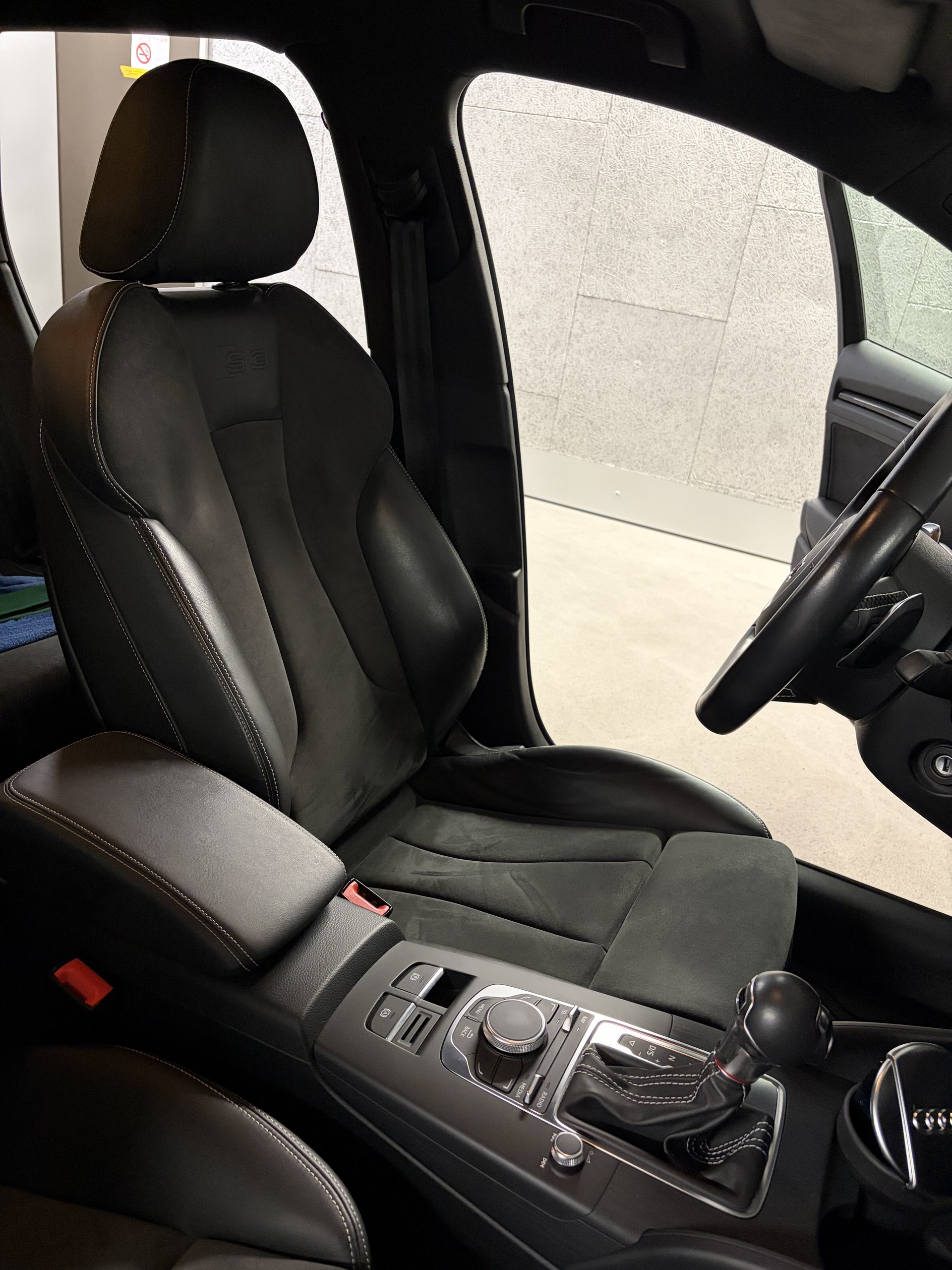 AUDI 2.0 T FSI quattro S-Tronic-image-4