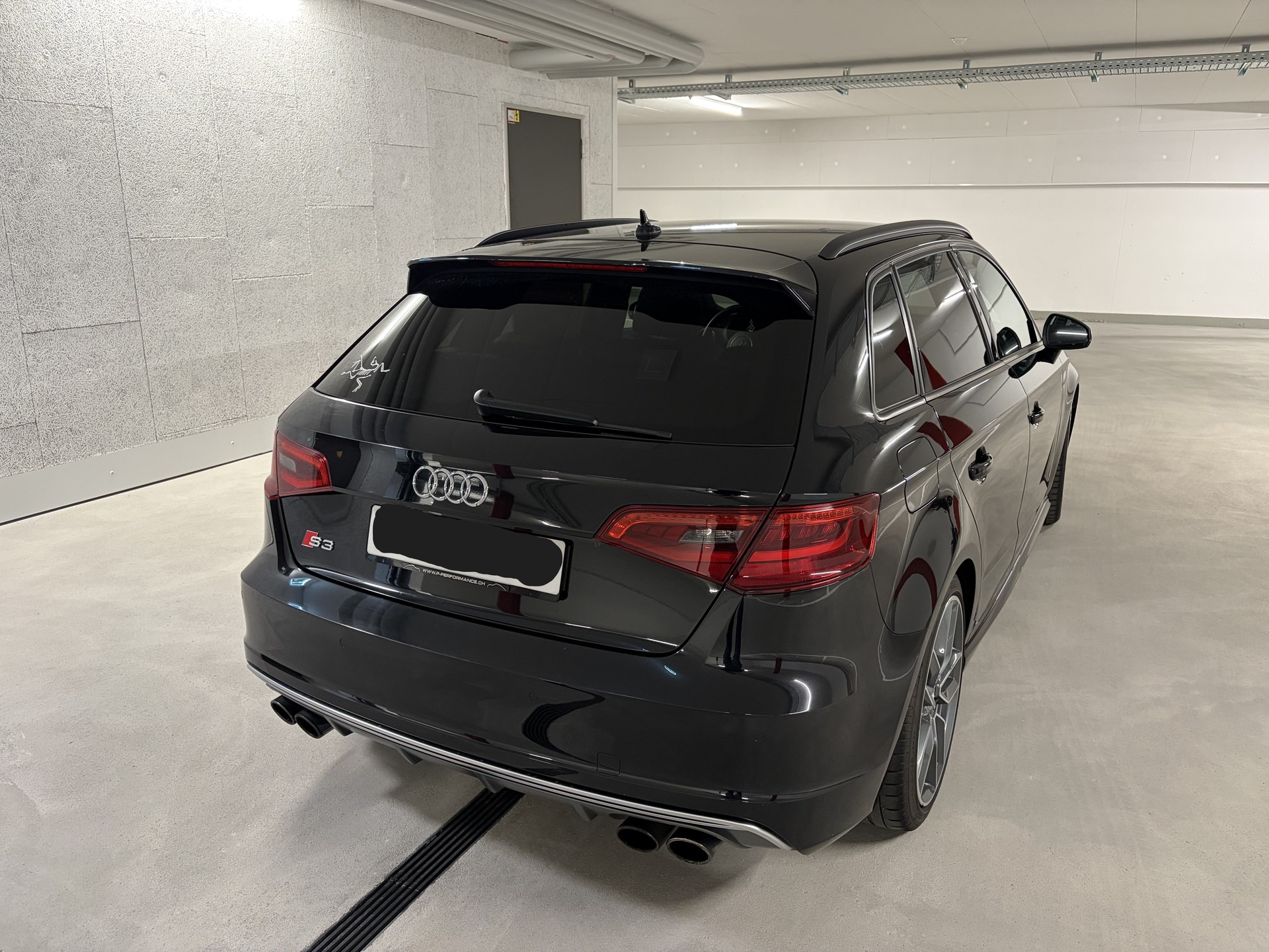AUDI 2.0 T FSI quattro S-Tronic-image-1