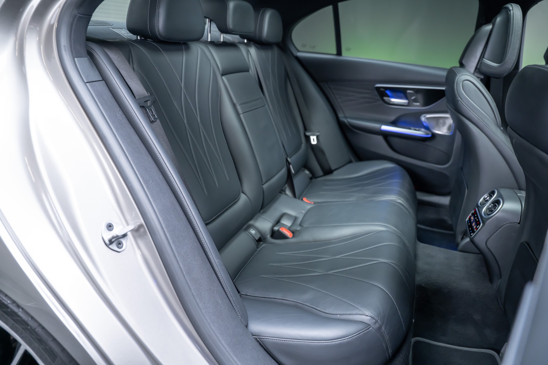 MERCEDES-BENZ C 200 AMG Line 4matic / CH-Fahrzeug / Panorama-Glasdach / 360°Kamera /-image-21