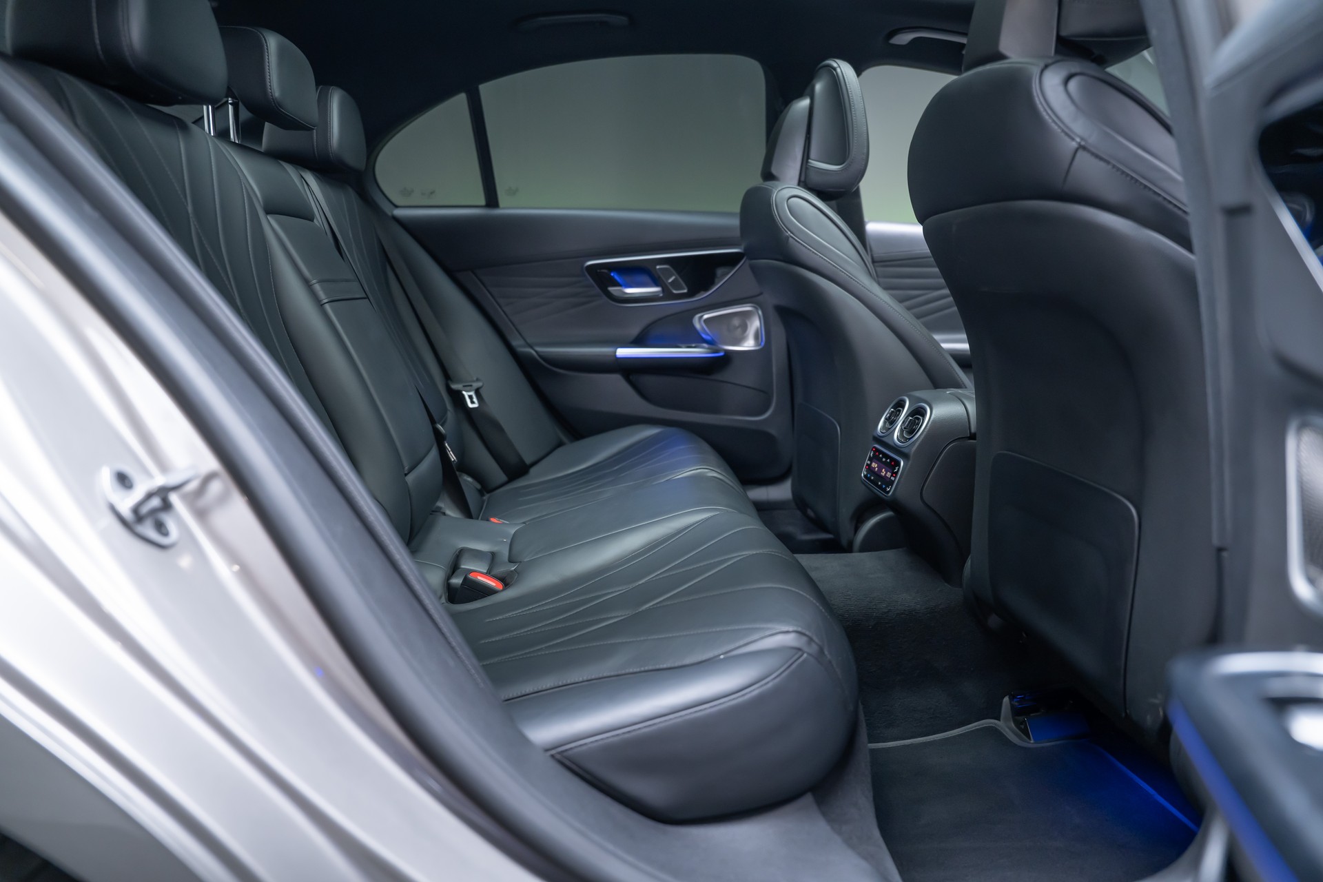 MERCEDES-BENZ C 200 AMG Line 4matic / CH-Fahrzeug / Panorama-Glasdach / 360°Kamera /-image-20