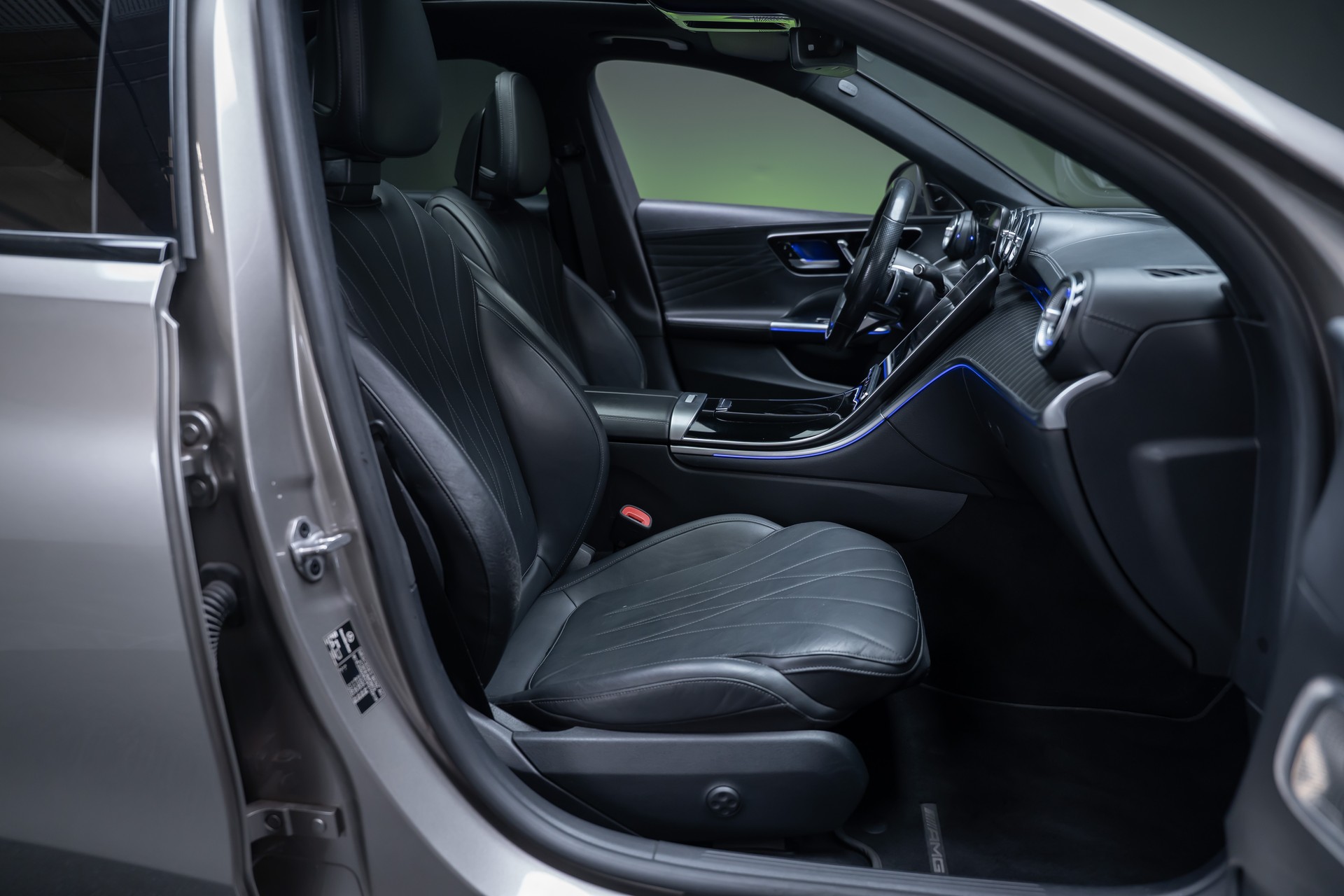 MERCEDES-BENZ C 200 AMG Line 4matic / CH-Fahrzeug / Panorama-Glasdach / 360°Kamera /-image-22