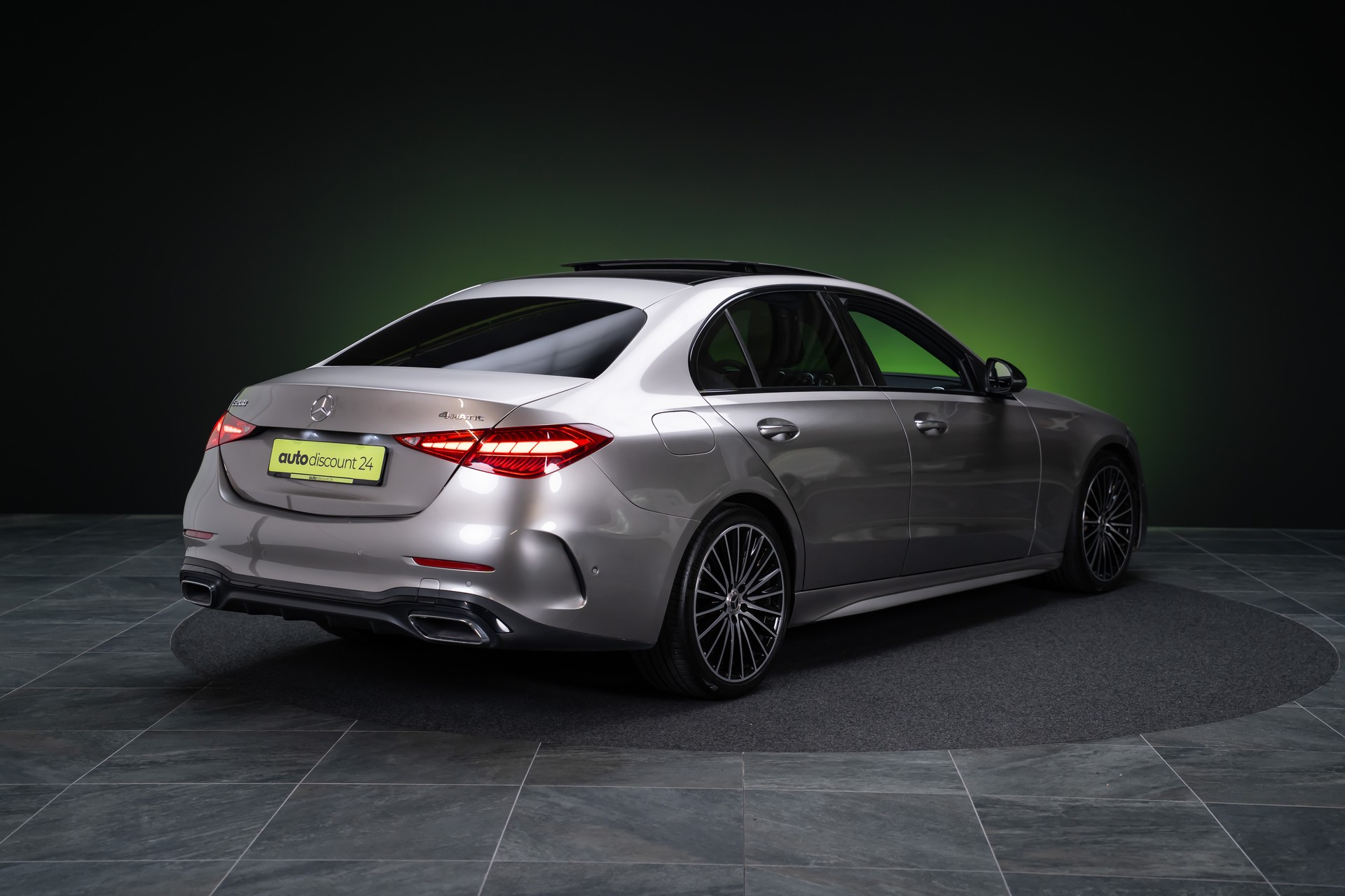 MERCEDES-BENZ C 200 AMG Line 4matic / CH-Fahrzeug / Panorama-Glasdach / 360°Kamera /-image-4