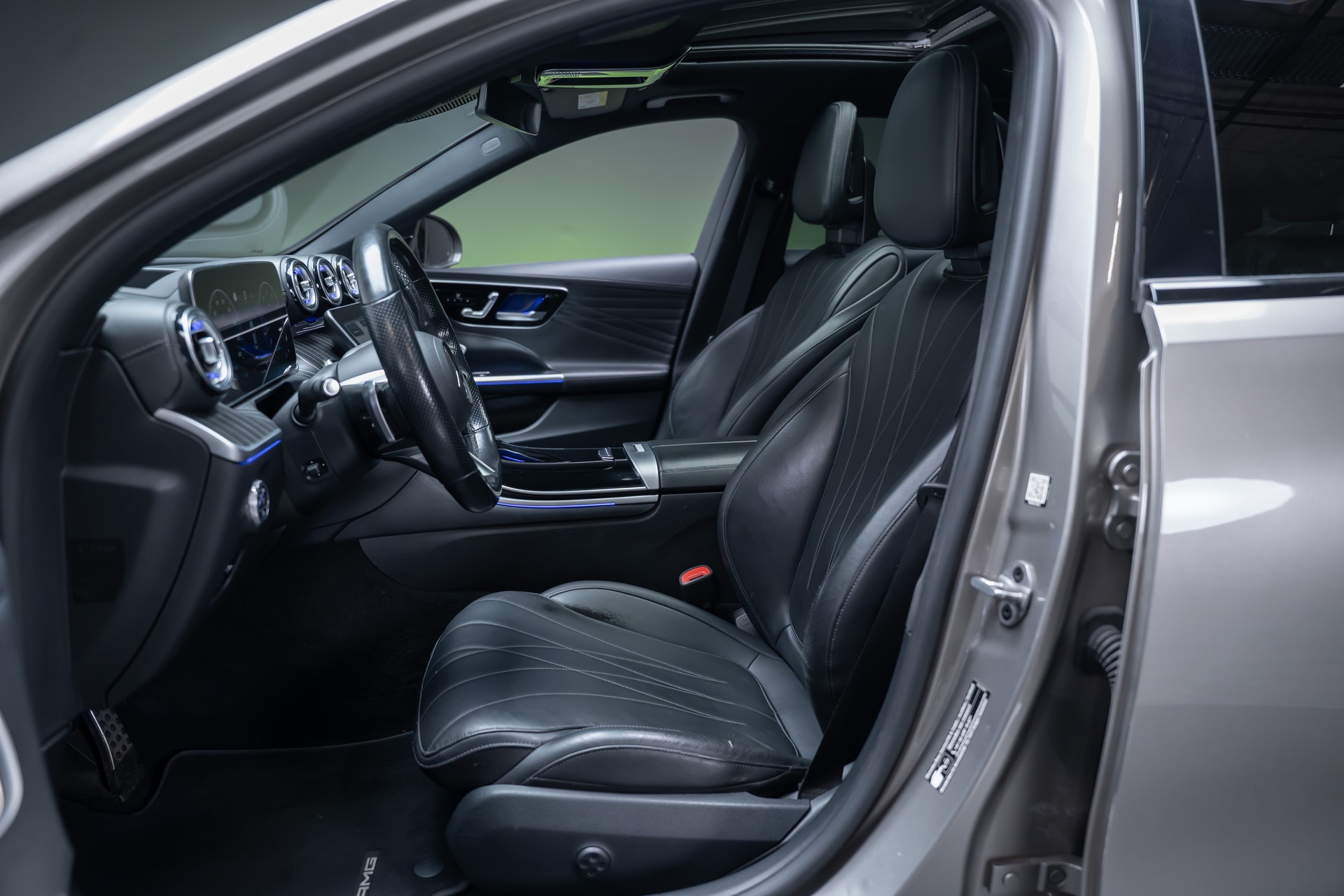 MERCEDES-BENZ C 200 AMG Line 4matic / CH-Fahrzeug / Panorama-Glasdach / 360°Kamera /-image-10