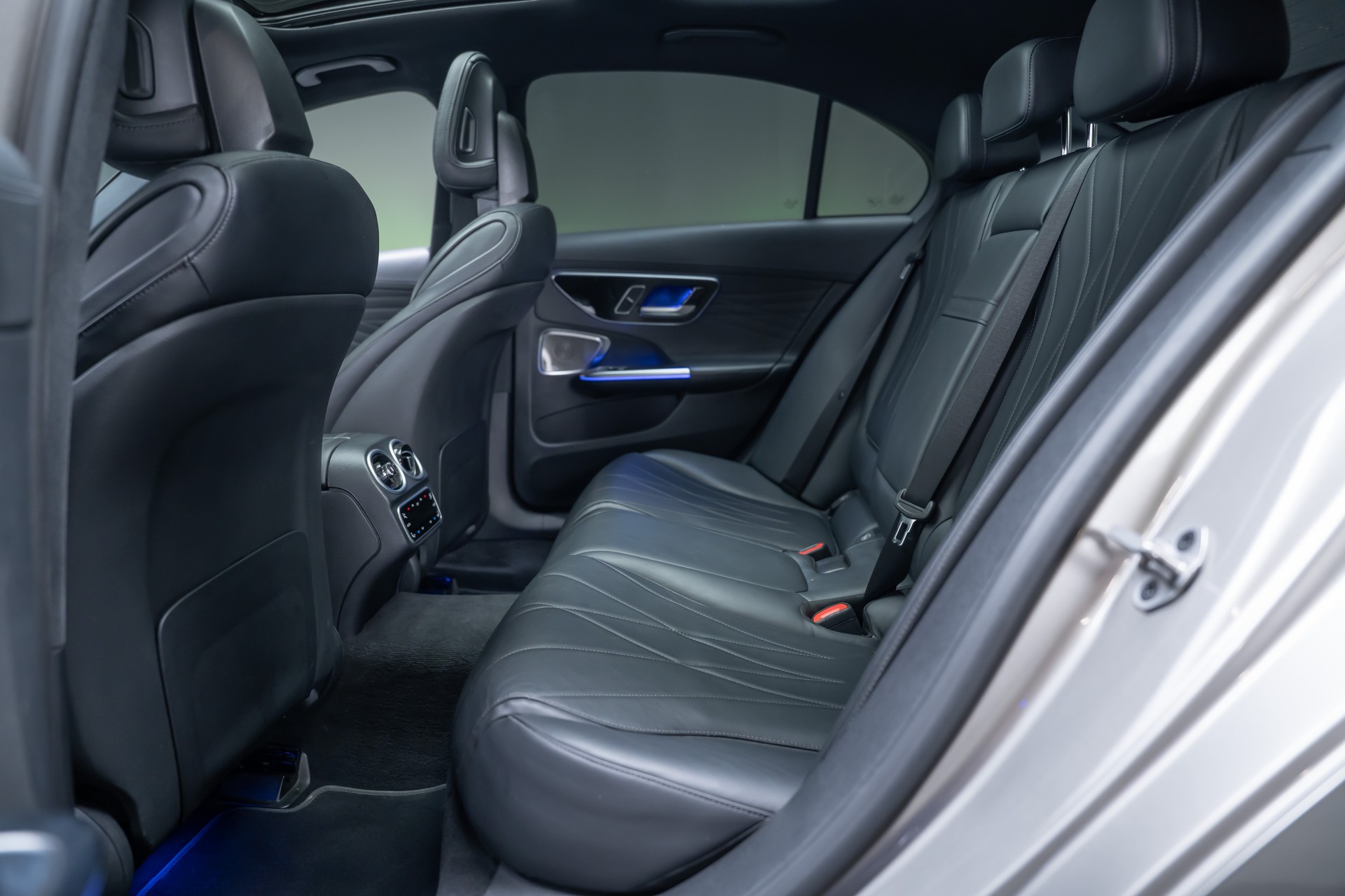 MERCEDES-BENZ C 200 AMG Line 4matic / CH-Fahrzeug / Panorama-Glasdach / 360°Kamera /-image-16