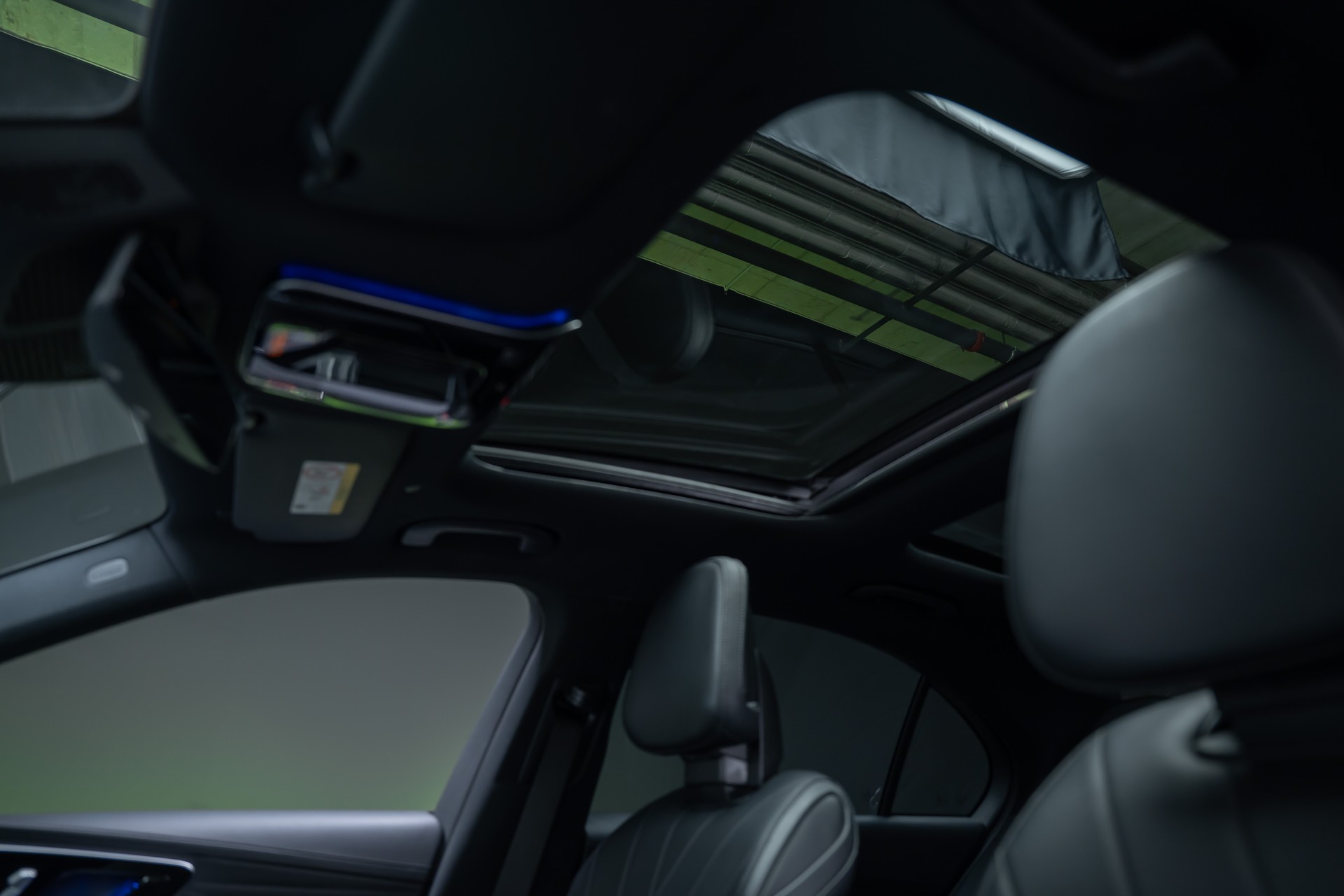 MERCEDES-BENZ C 200 AMG Line 4matic / CH-Fahrzeug / Panorama-Glasdach / 360°Kamera /-image-11