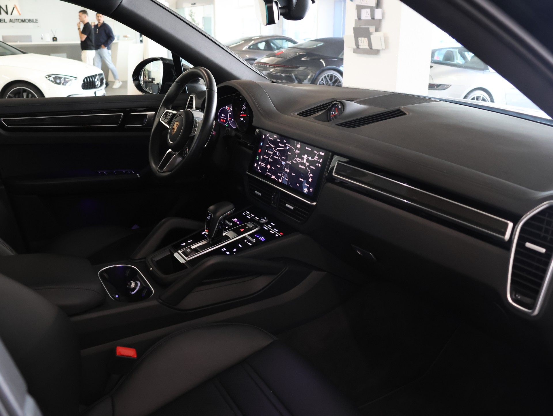 PORSCHE Cayenne Coupé Platinum Edition-image-21