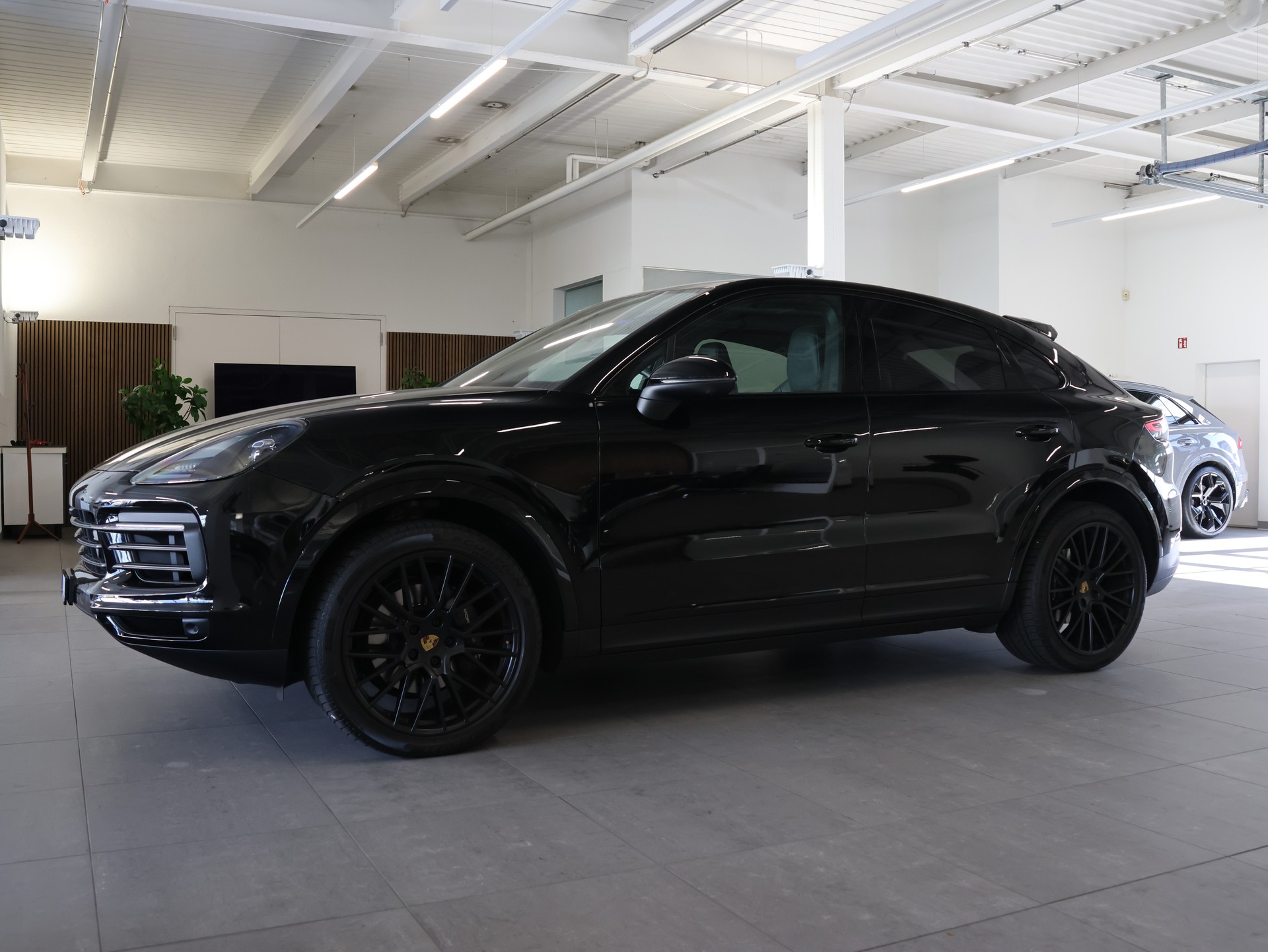 PORSCHE Cayenne Coupé Platinum Edition-image-3