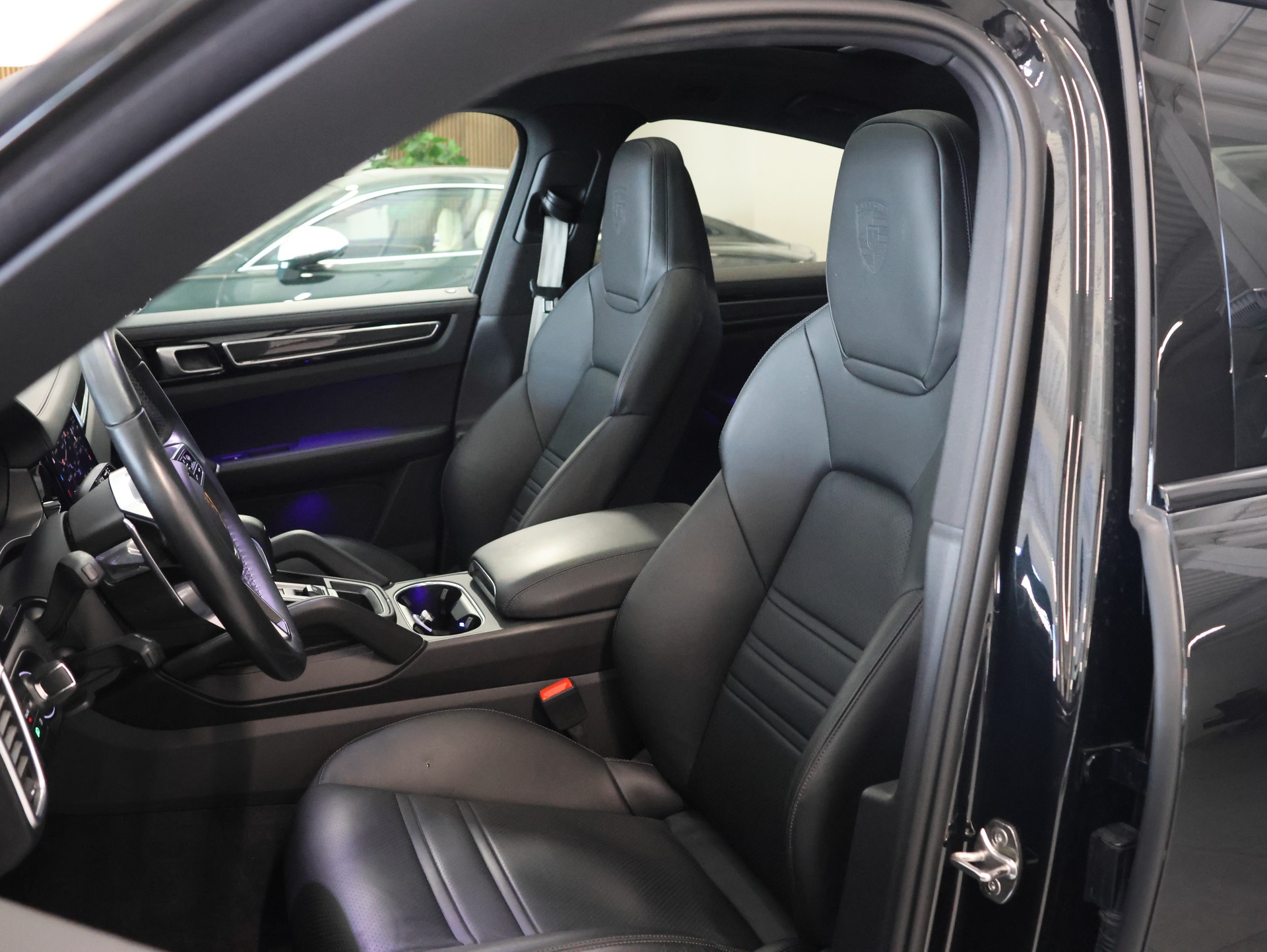 PORSCHE Cayenne Coupé Platinum Edition-image-11