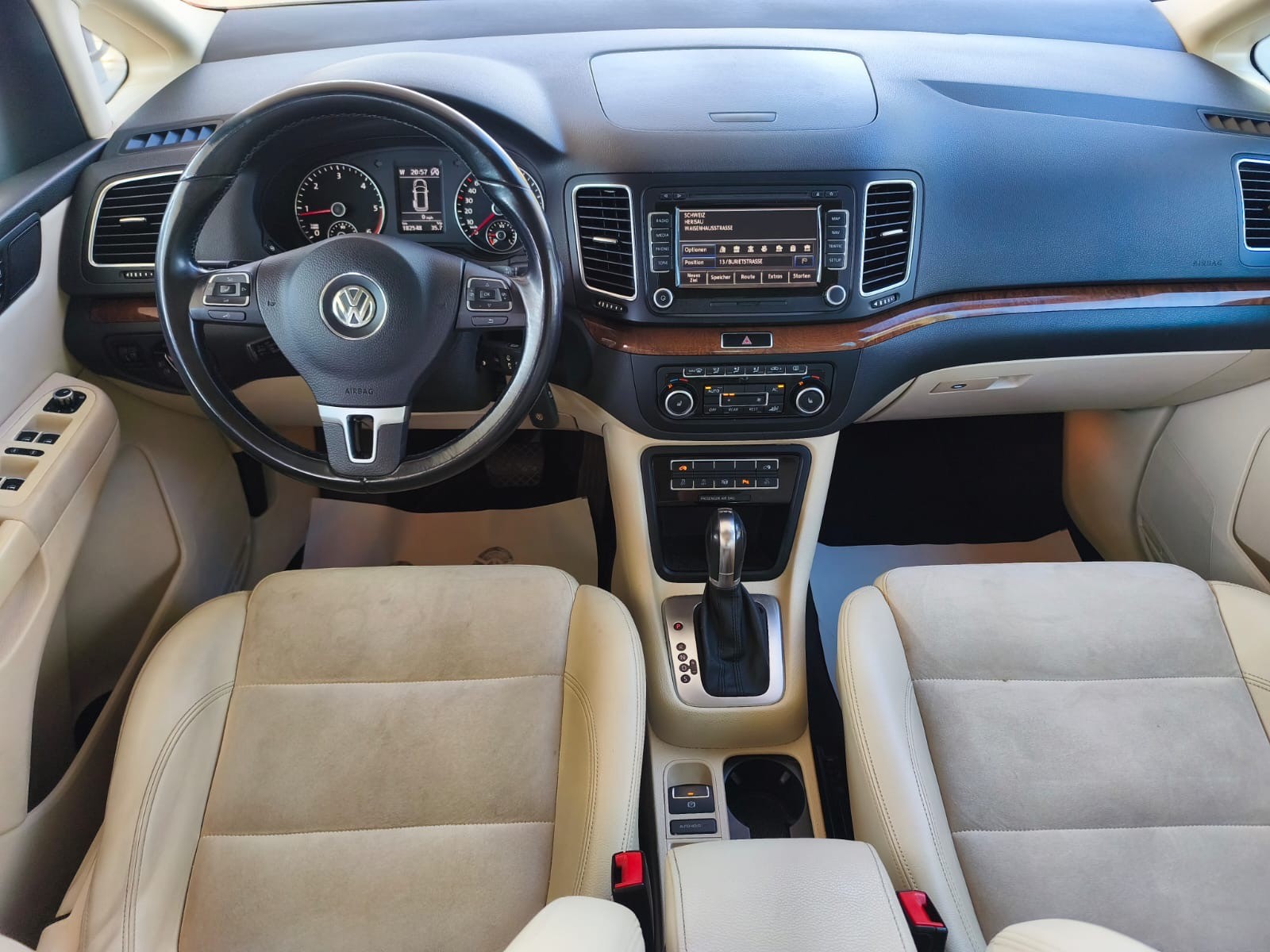 VW Sharan 2.0 TDI BlueMotion Technology Highline DSG-image-16