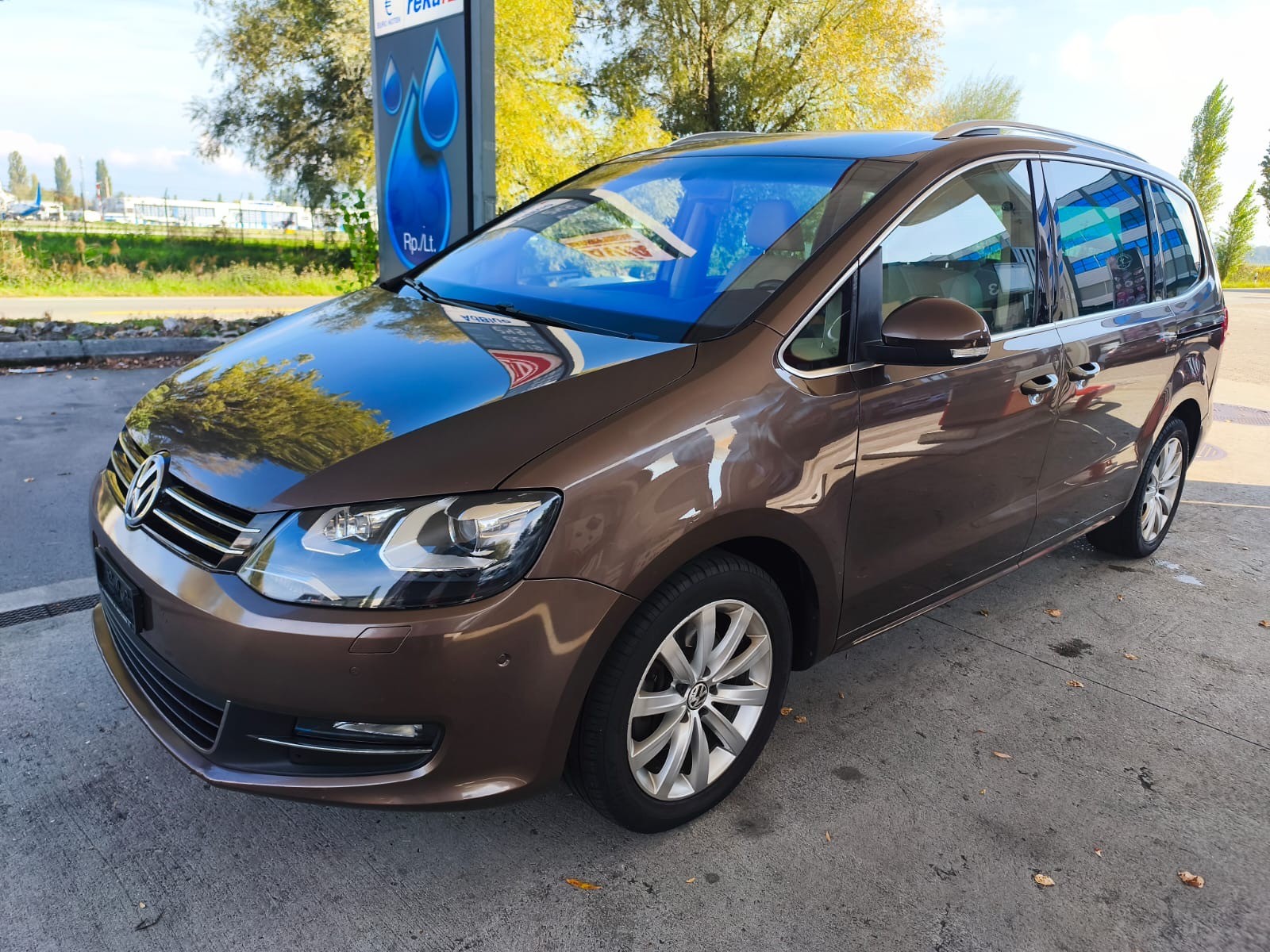 VW Sharan 2.0 TDI BlueMotion Technology Highline DSG-image-1