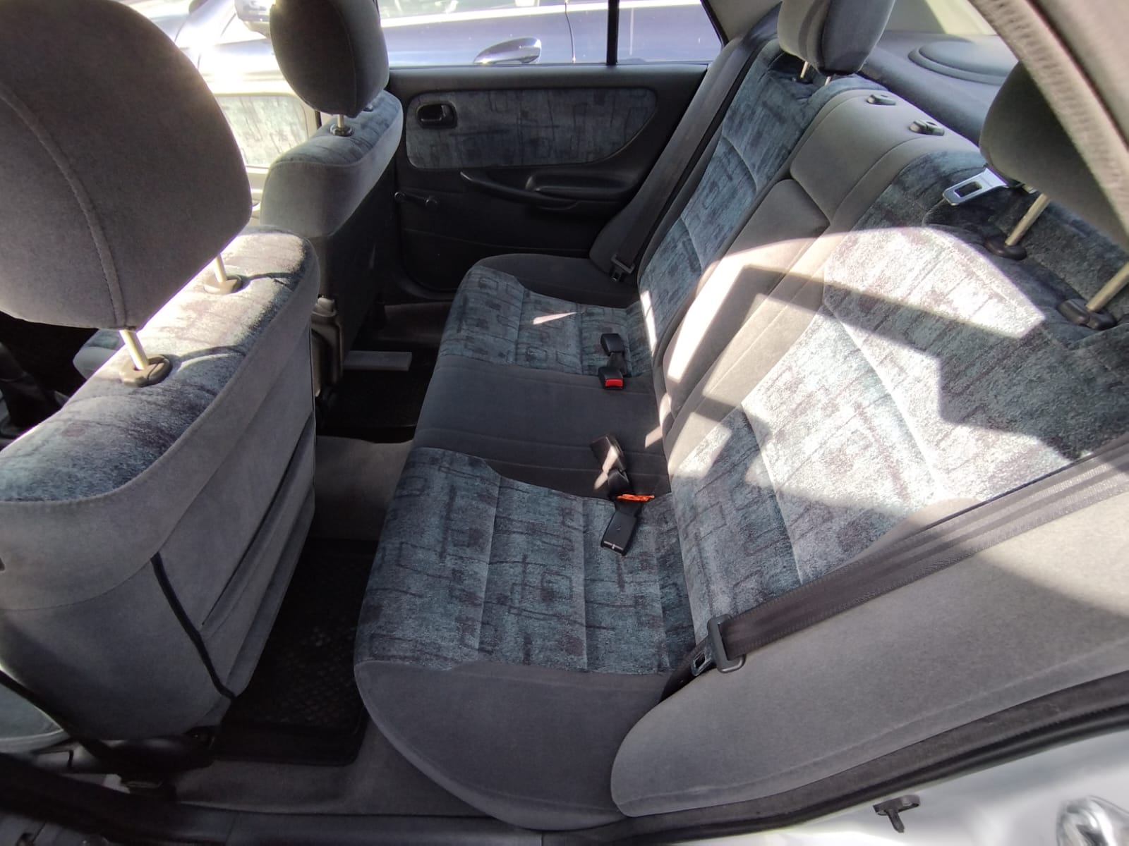 MAZDA 626 2.0i-16V-image-10