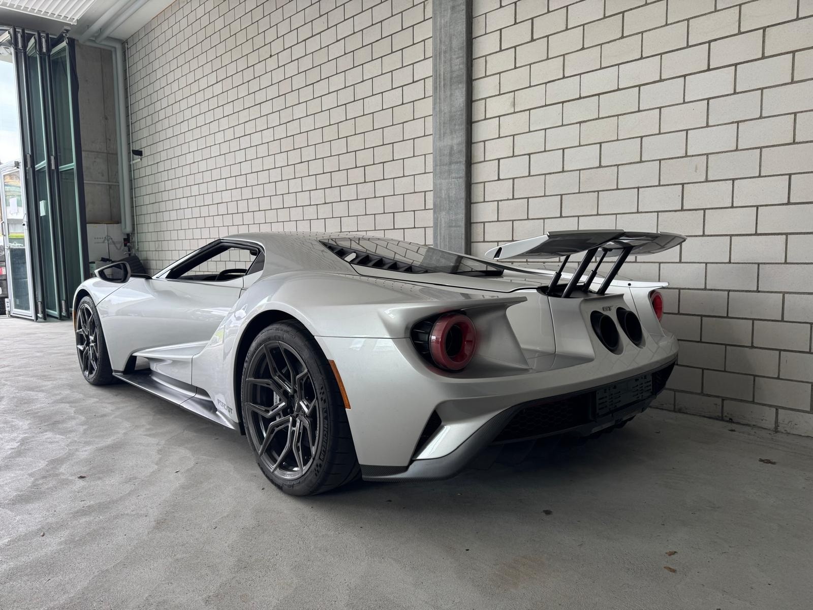 FORD GT mit Exterieur Carbon Package "1 of 1.350"-showroom-element-2