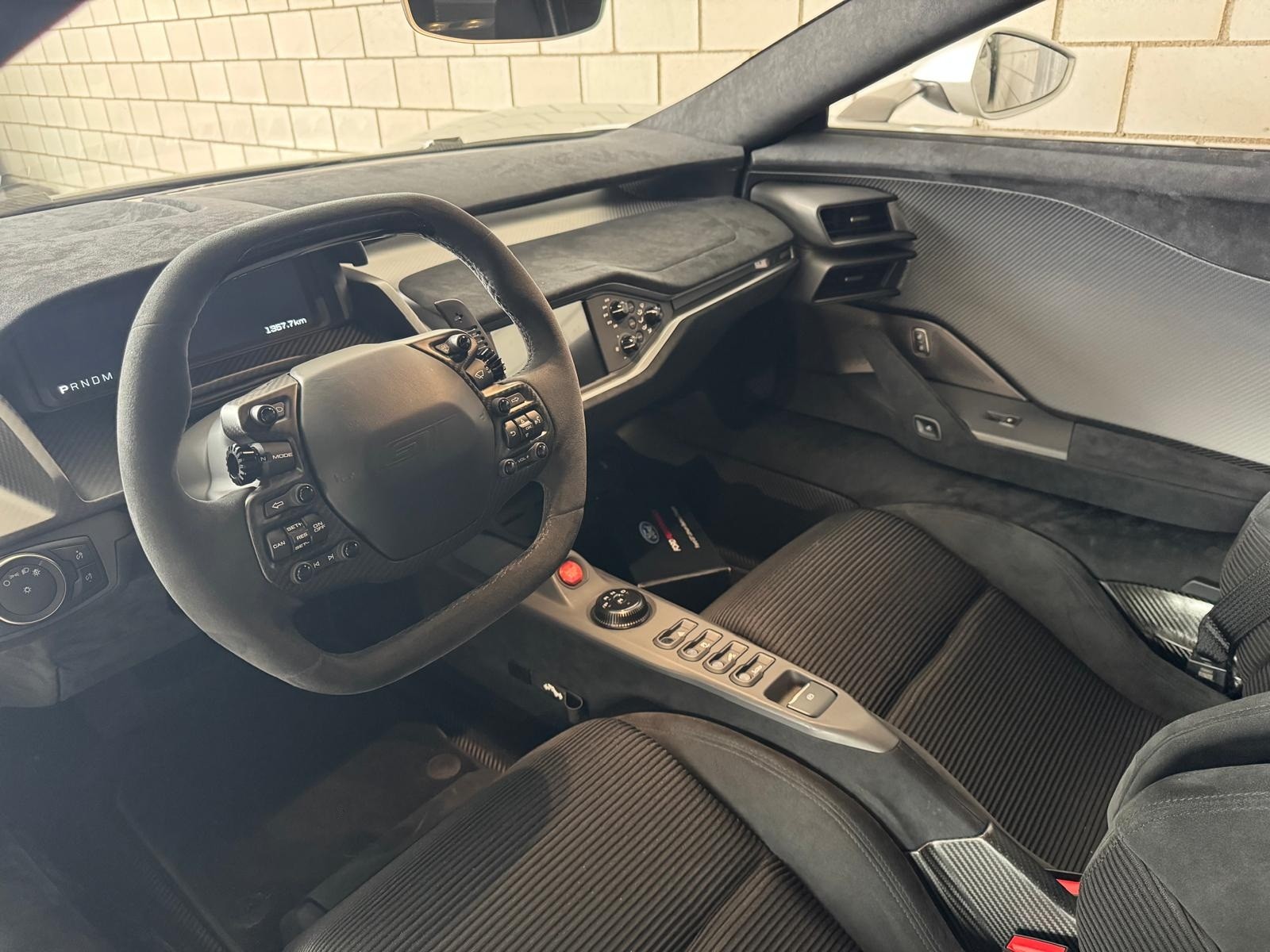 FORD GT mit Exterieur Carbon Package "1 of 1.350"-image-5