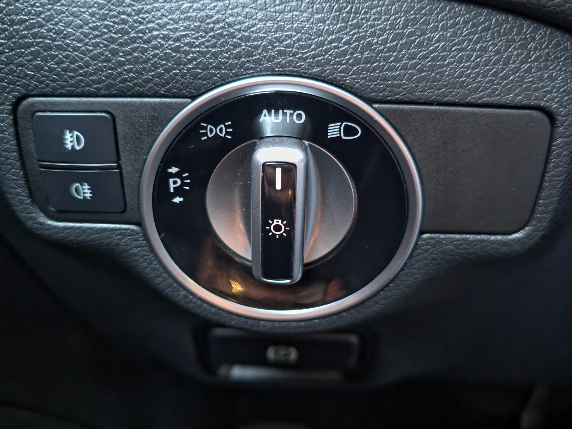 MERCEDES-BENZ GLA 200 Night Star 7G-DCT-image-16