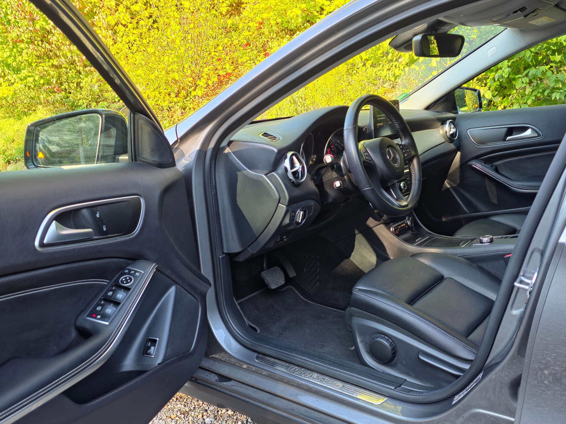 MERCEDES-BENZ GLA 200 Night Star 7G-DCT-image-14