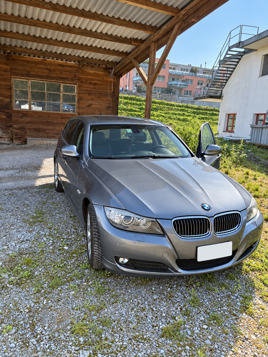 BMW 330d xDrive-image-3