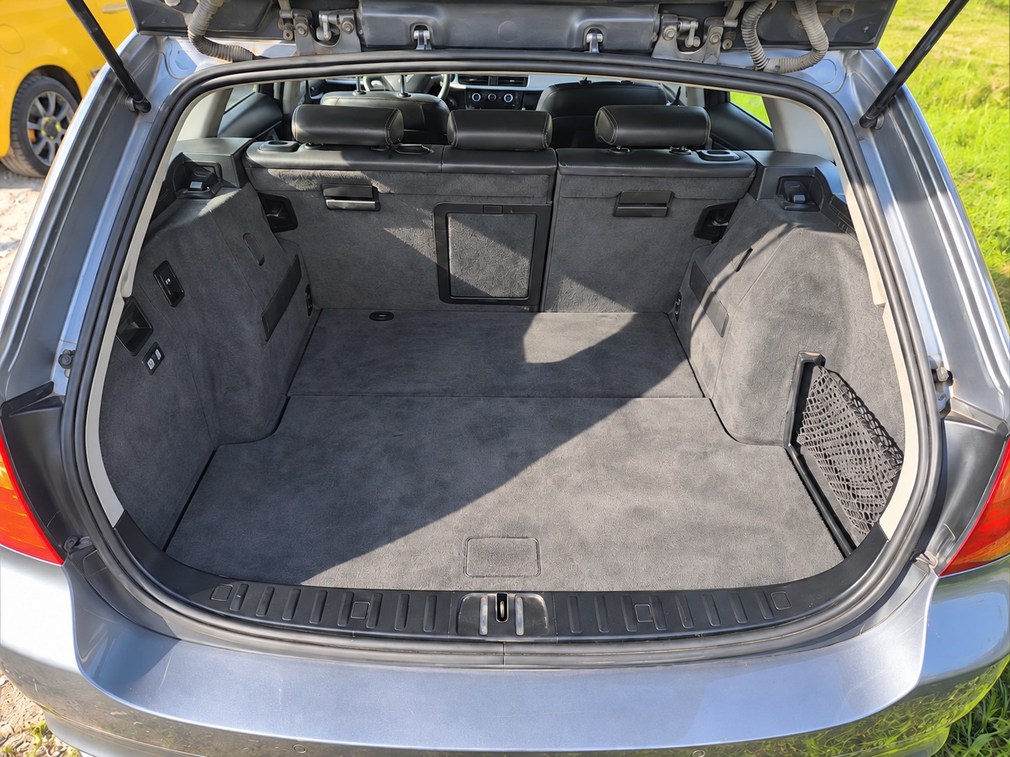 BMW 330d xDrive-image-2