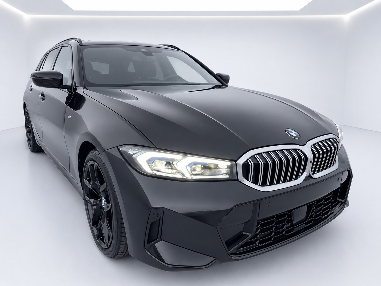 BMW 320d xDrive 48V Touring Steptronic M Sport-image-3